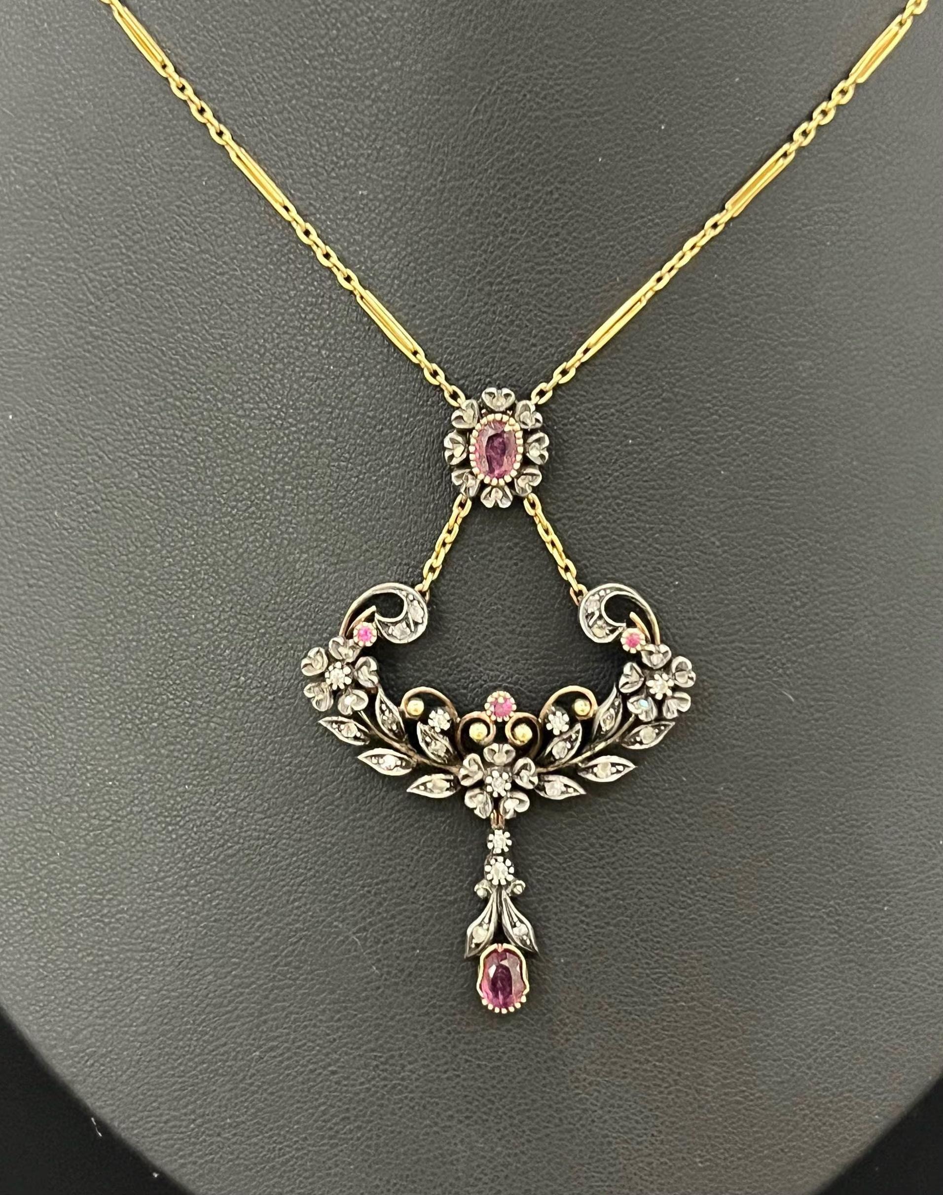 Antico pendente floreale vittoriano in oro e argento 18ct con diamanti e rubini, CIRCA 1900 in vendita 2