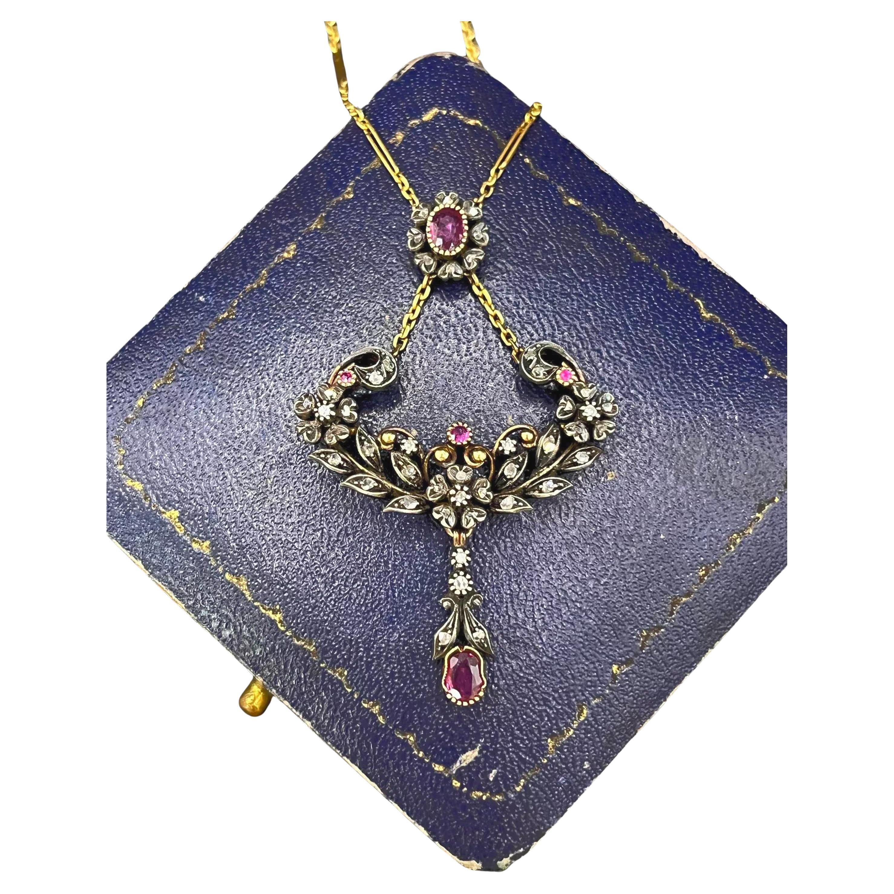 Antico pendente floreale vittoriano in oro e argento 18ct con diamanti e rubini, CIRCA 1900