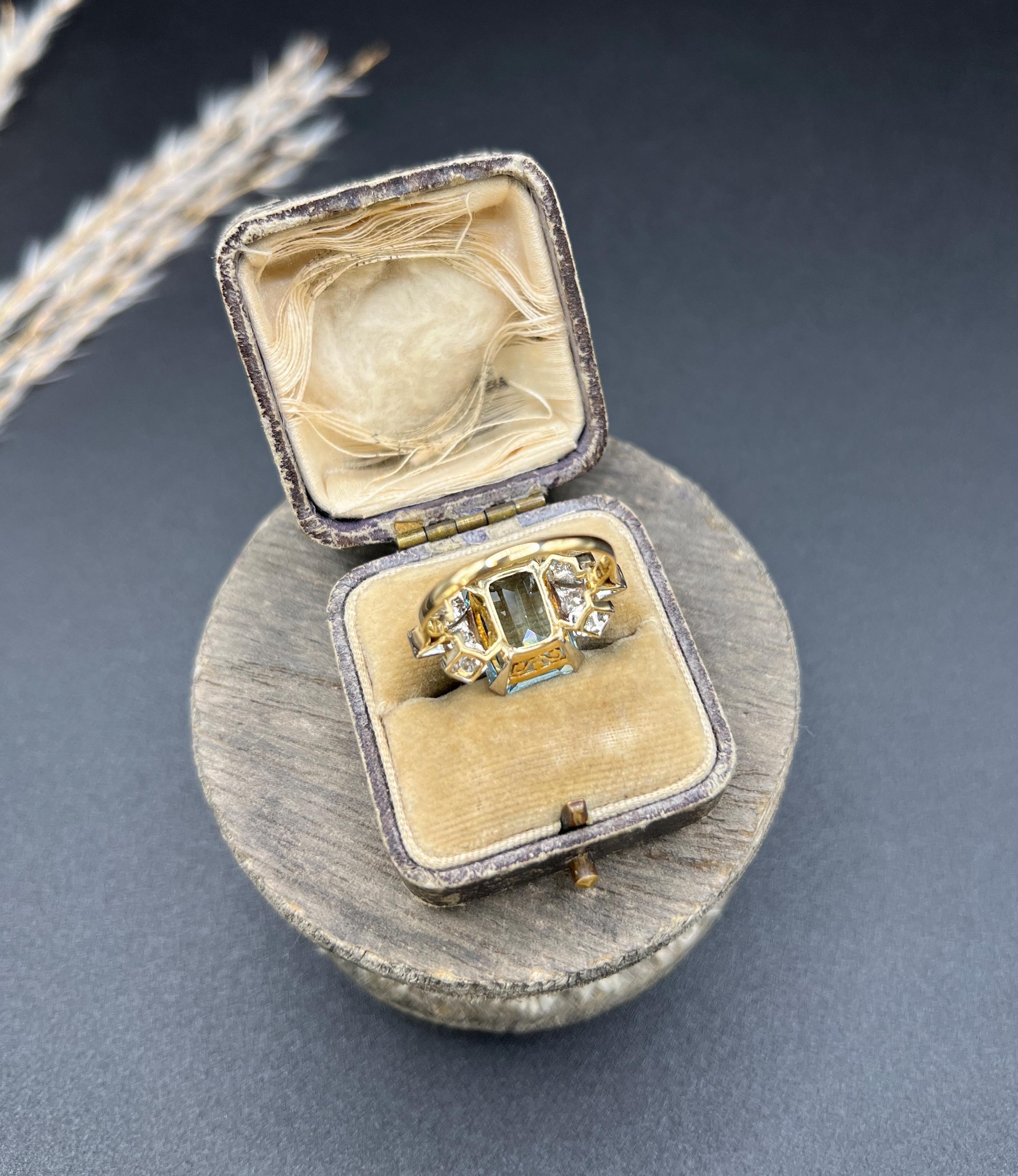 Bague cocktail ancienne en or 18ct estampillée, aigue-marine taille émeraude et diamant des années 1920 en vente 7