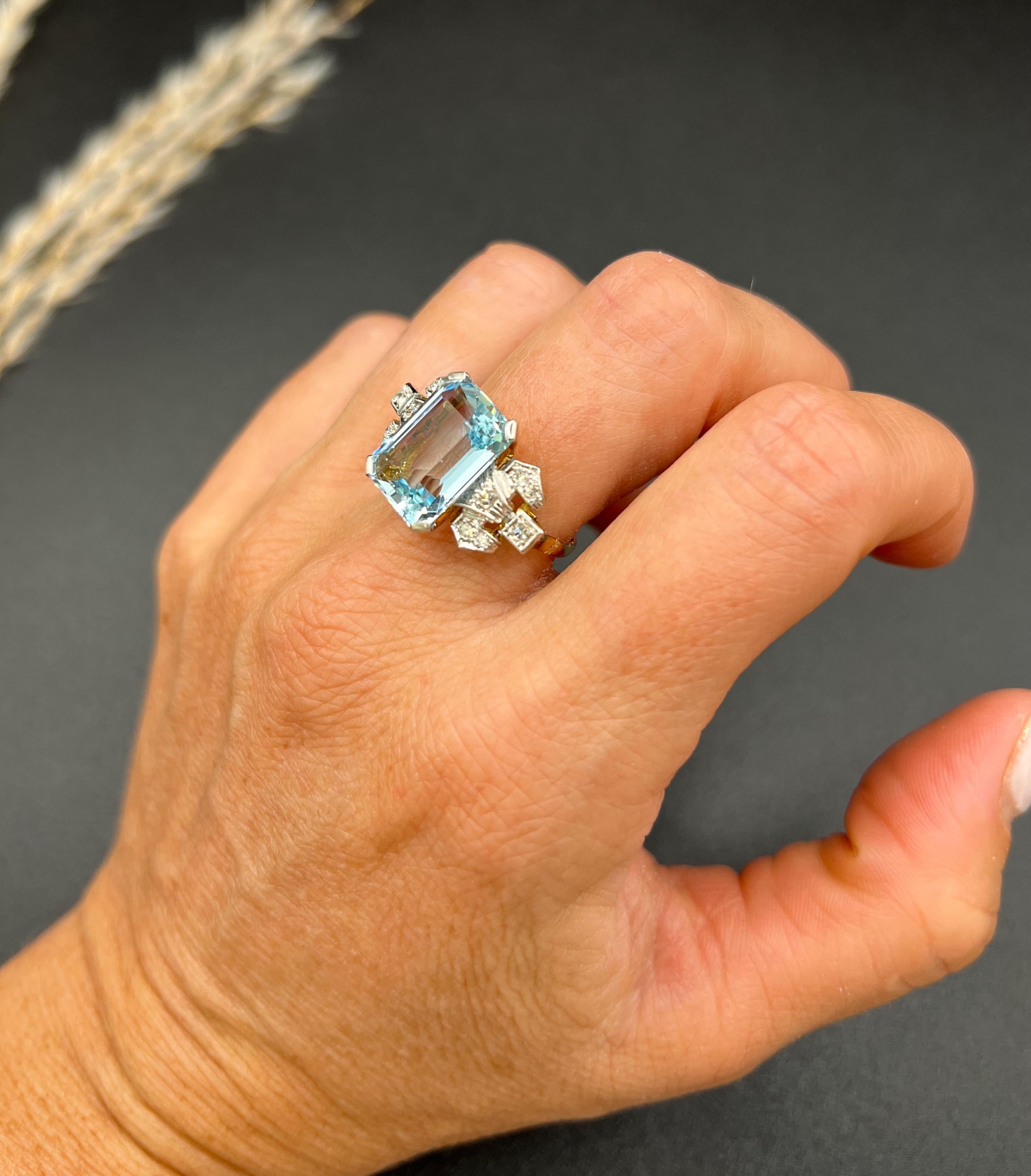 Bague cocktail ancienne en or 18ct estampillée, aigue-marine taille émeraude et diamant des années 1920 Unisexe en vente