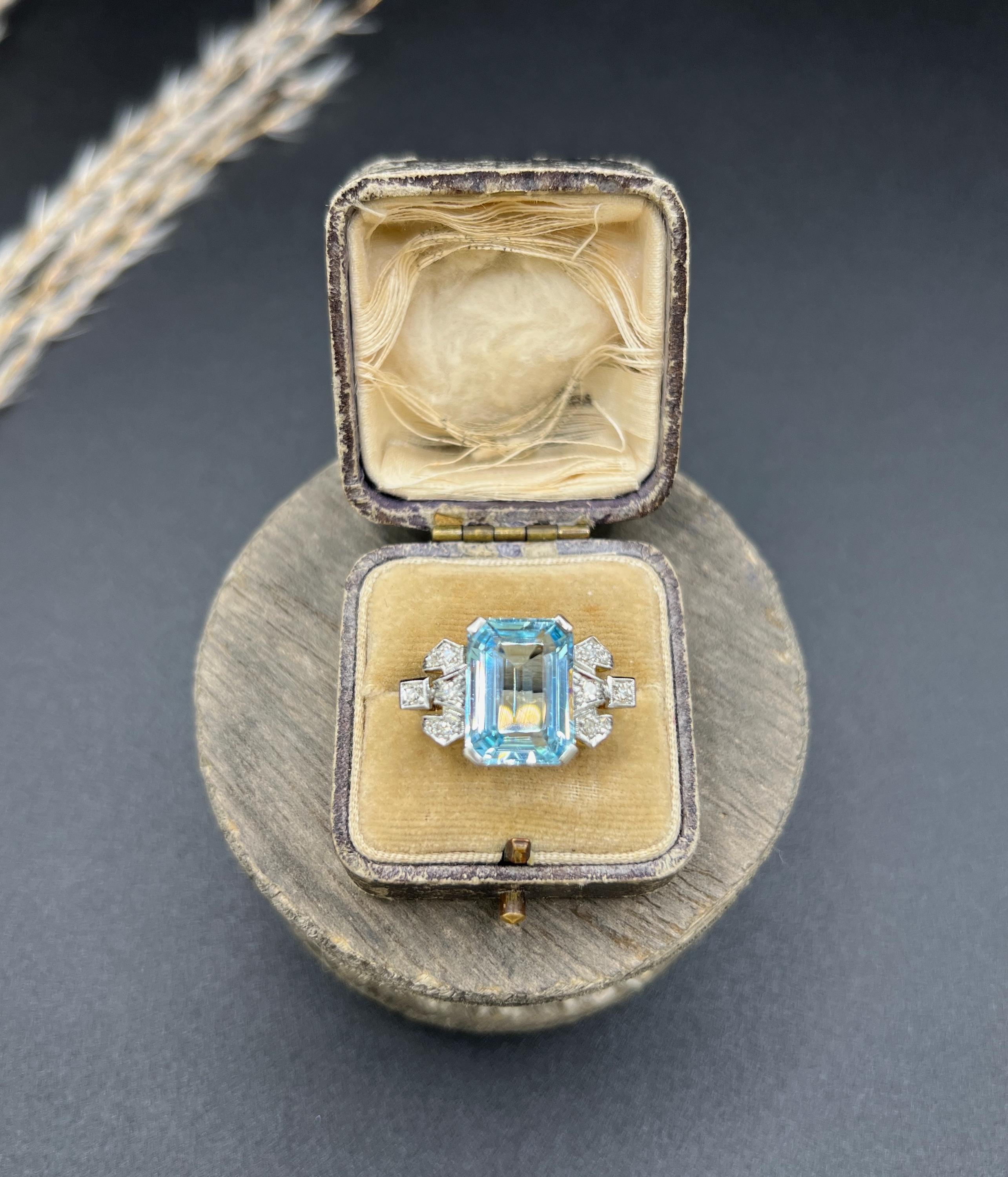 Bague cocktail ancienne en or 18ct estampillée, aigue-marine taille émeraude et diamant des années 1920 en vente 3