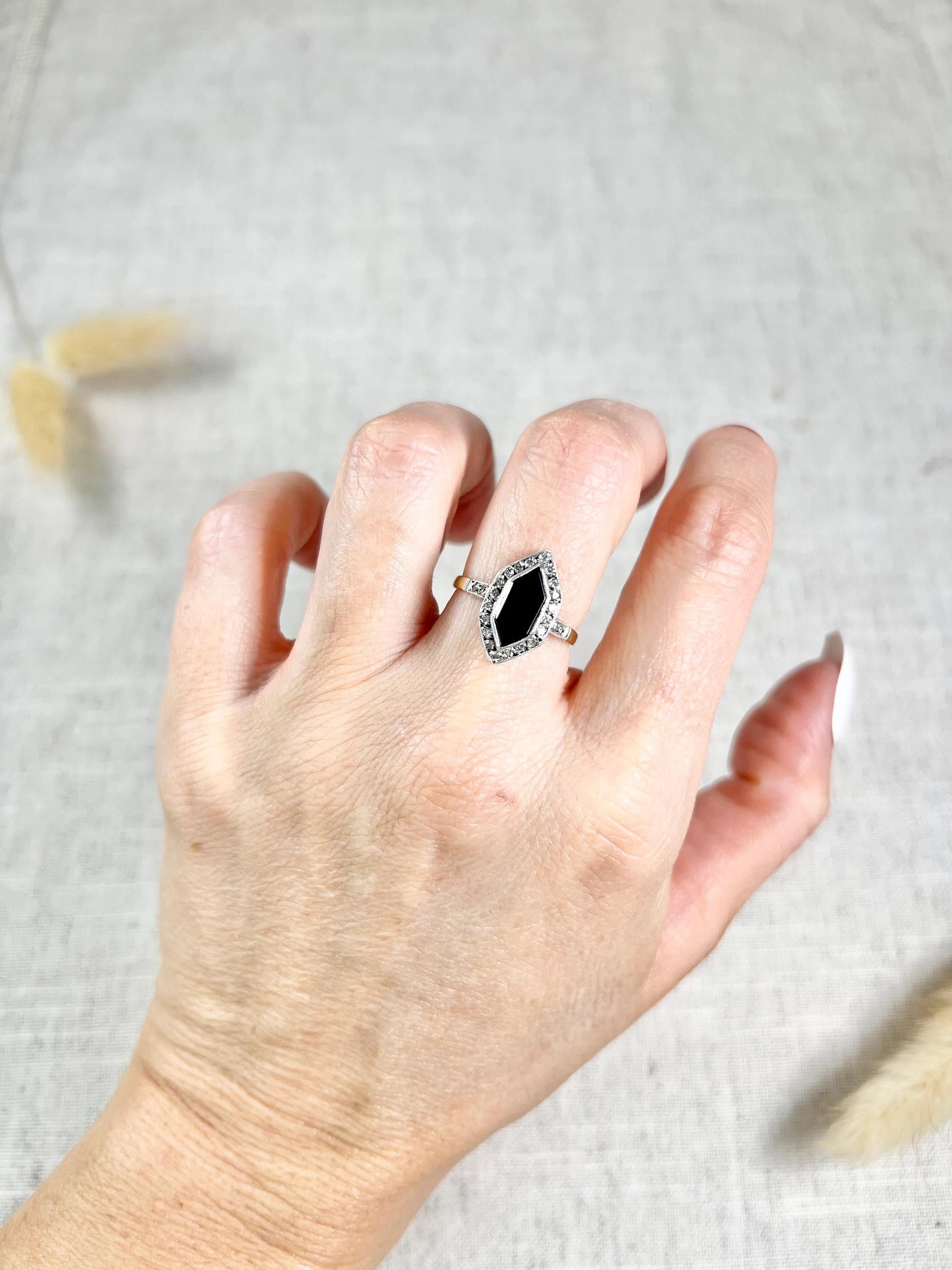 Antique 18ct Gold Stamped, 1920’s Onyx & Diamond Marquise Ring For Sale 3