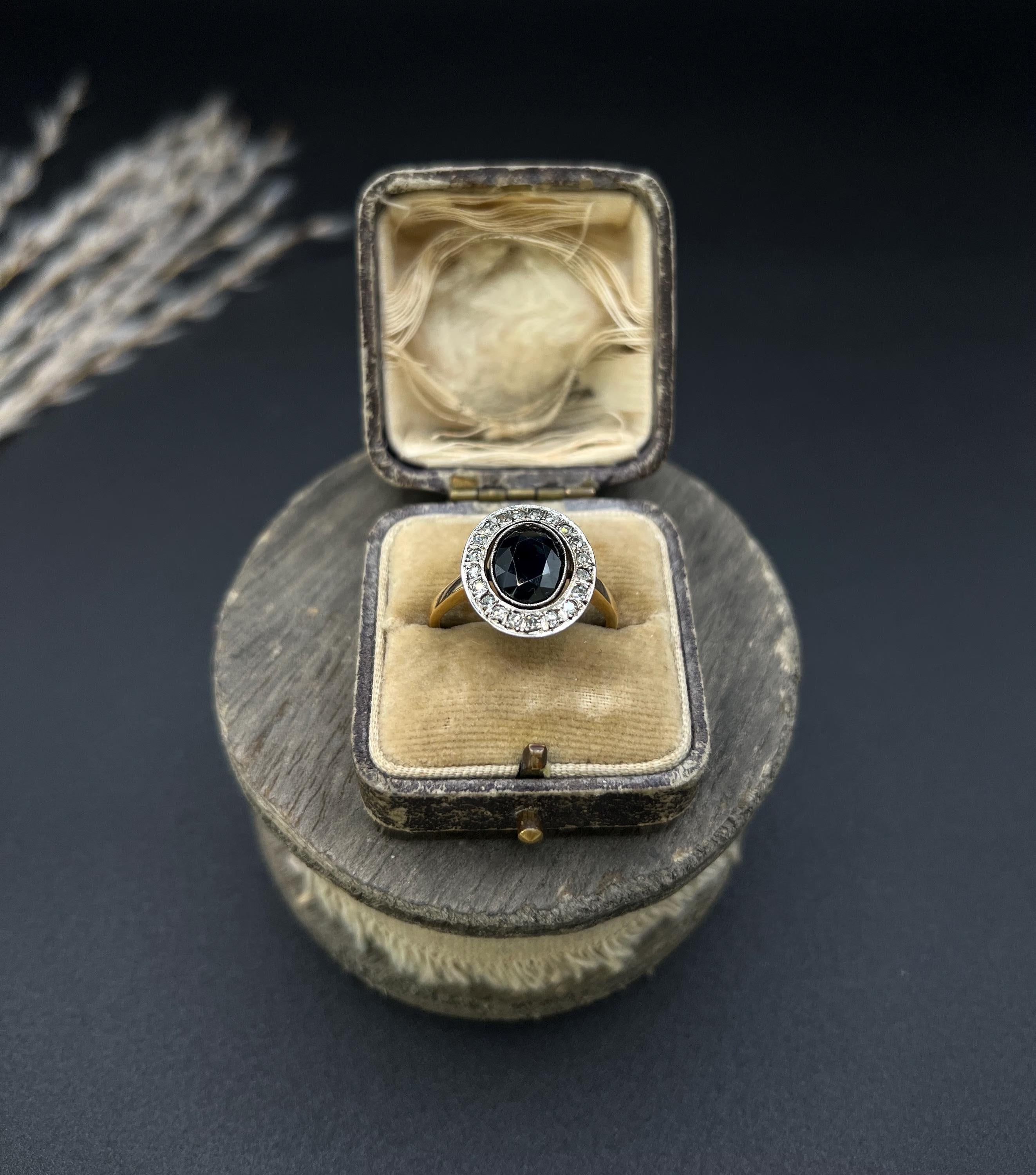 Antique 18ct Gold Stamped, 1920s Sapphire & Diamond Oval Halo Cluster Ring For Sale 2