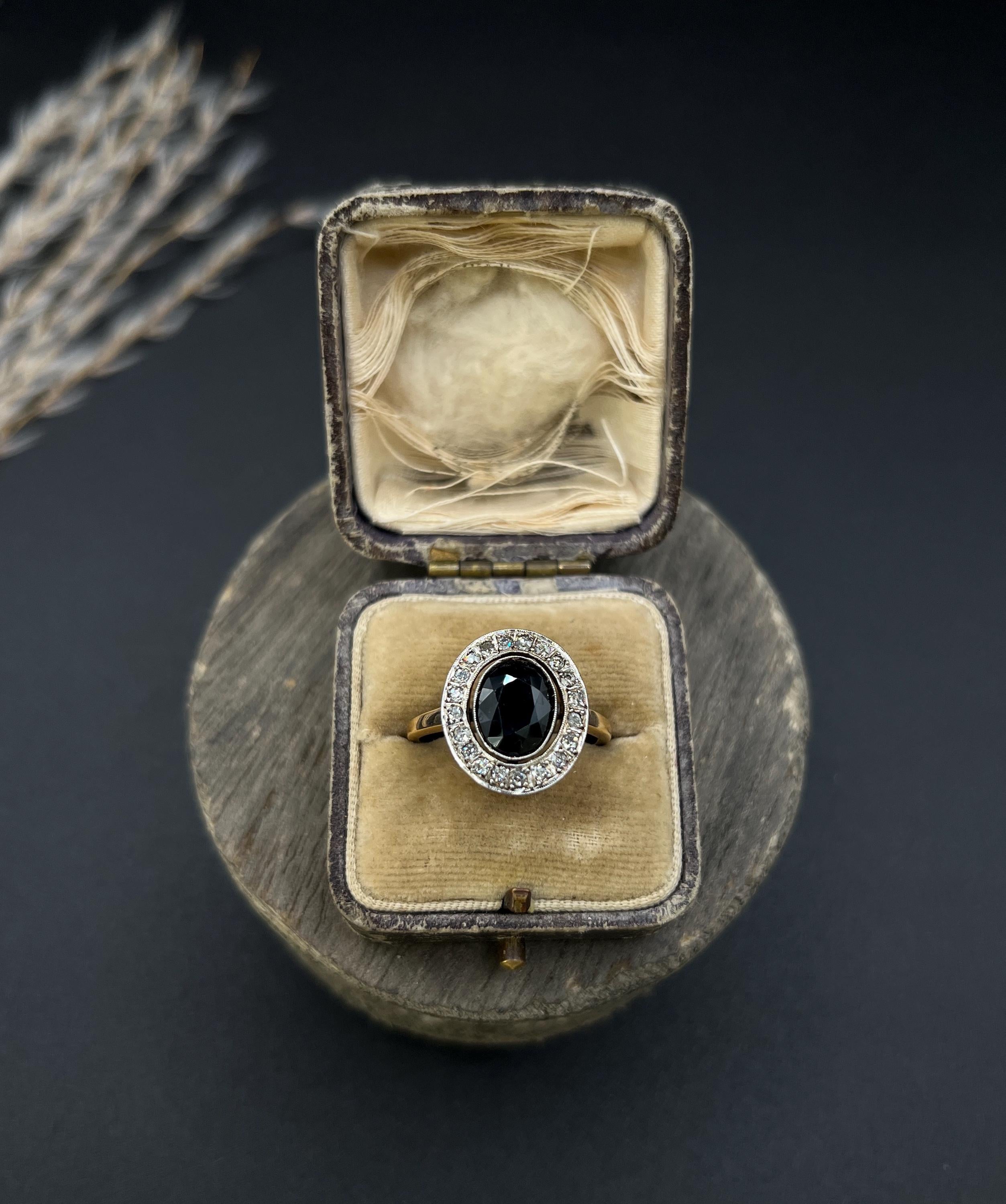 Antique 18ct Gold Stamped, 1920s Sapphire & Diamond Oval Halo Cluster Ring For Sale 3