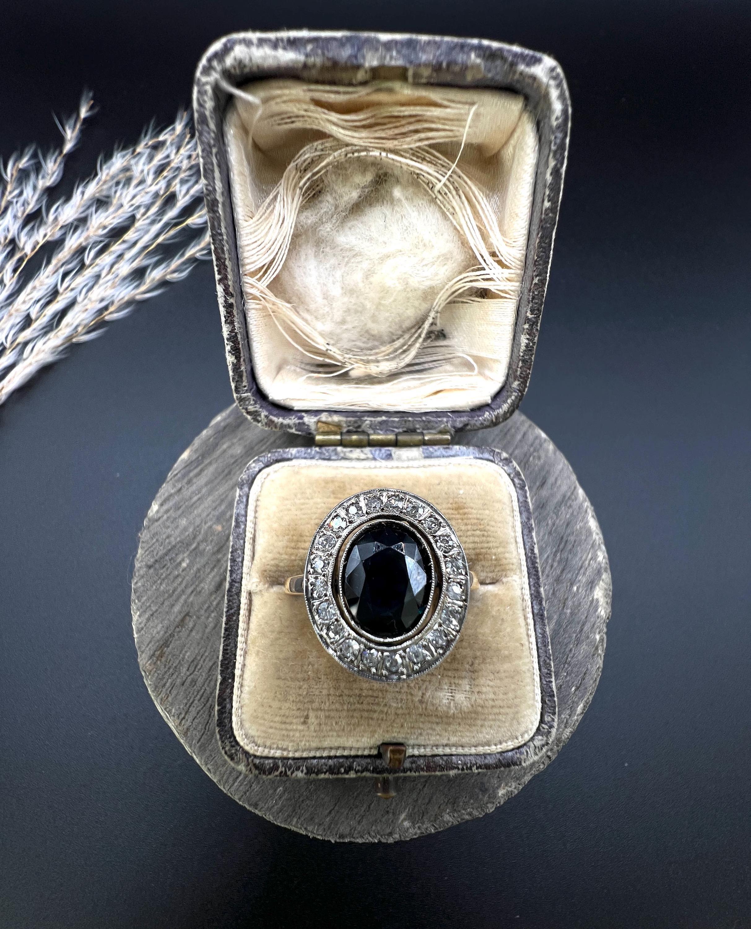 Antique 18ct Gold Stamped, 1920s Sapphire & Diamond Oval Halo Cluster Ring For Sale 4