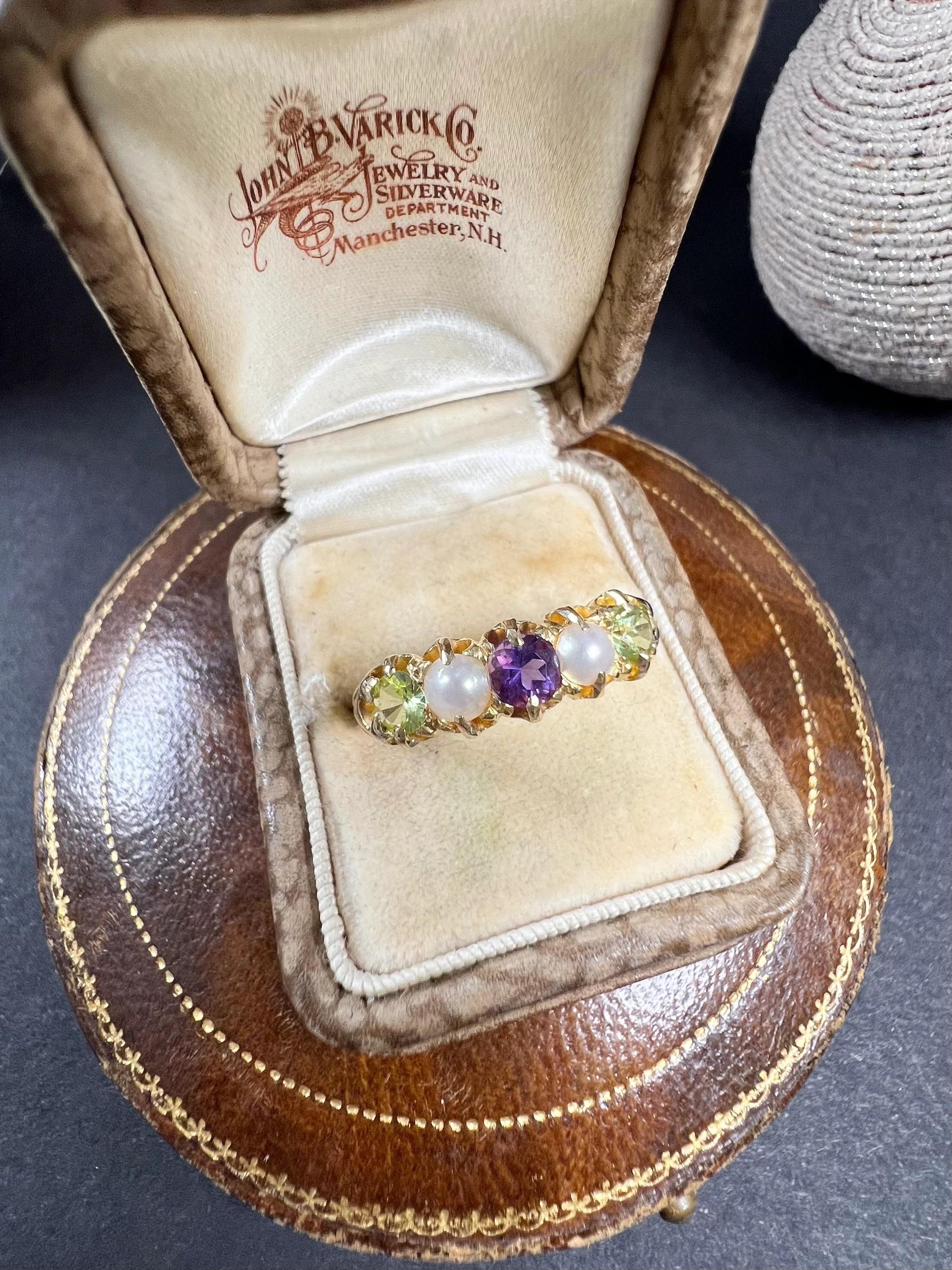Antiker Suffragette-Ring aus 18 Karat Gold, gestempelt, edwardianisch, Amethyst, Perle und Peridot für Damen oder Herren im Angebot