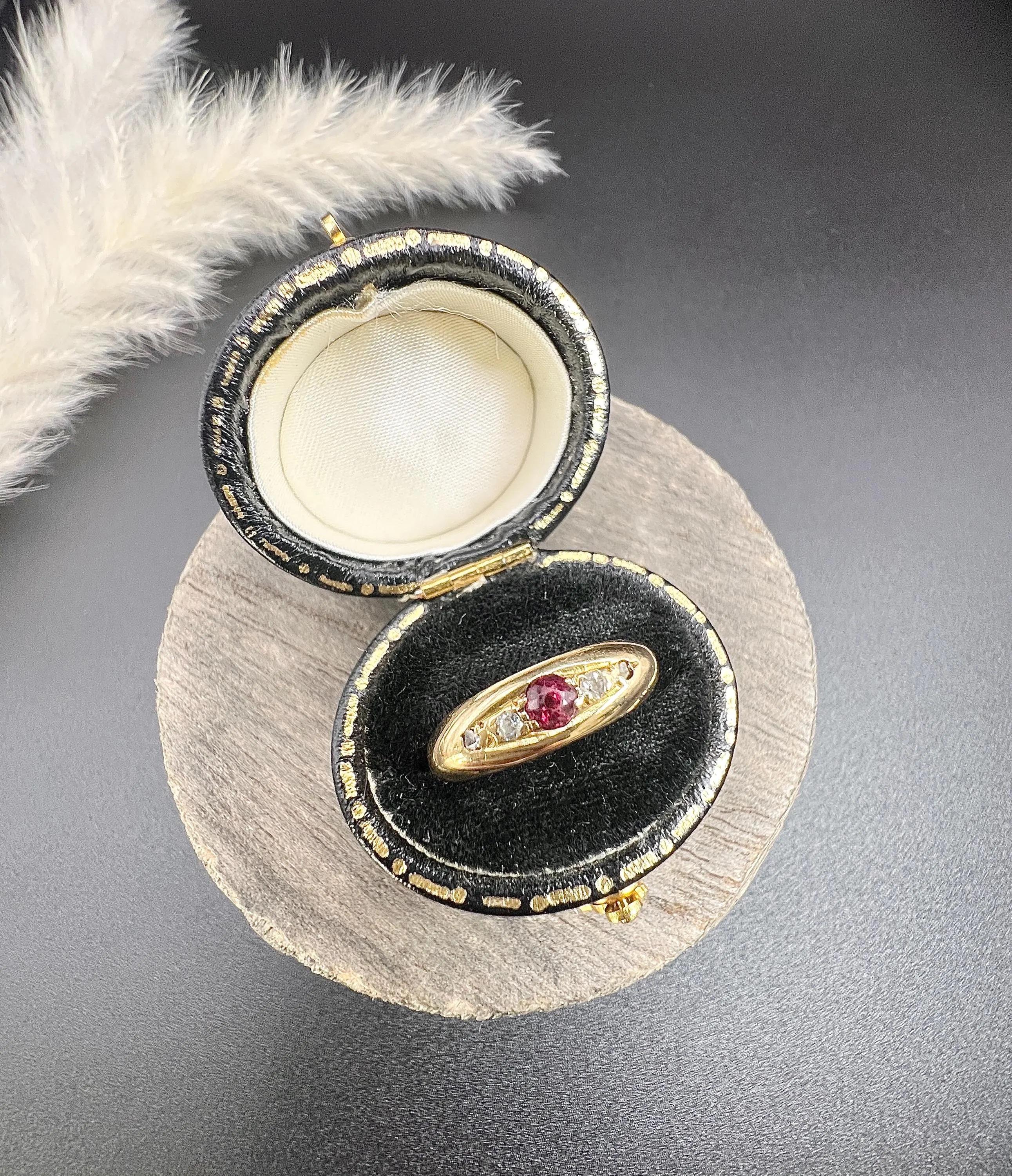 Antique 18ct Gold Stamped, Edwardian Ruby & Diamond Five Stone Boat Shaped Ring For Sale 1