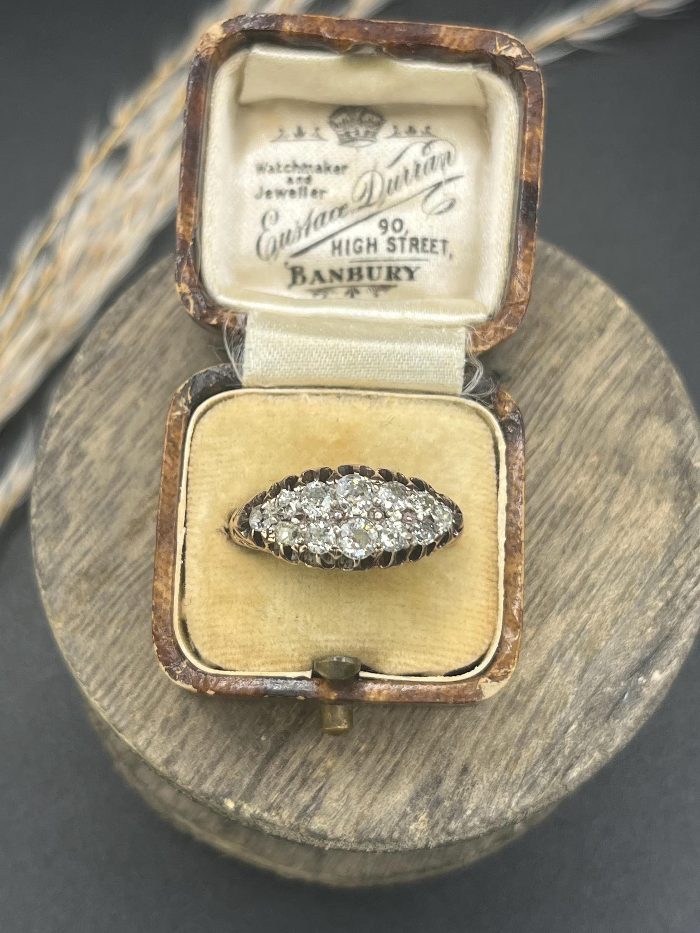 Antiguo anillo victoriano de diamantes en forma de barco, estampado en oro de 18 ct, circa 1880 en venta 5