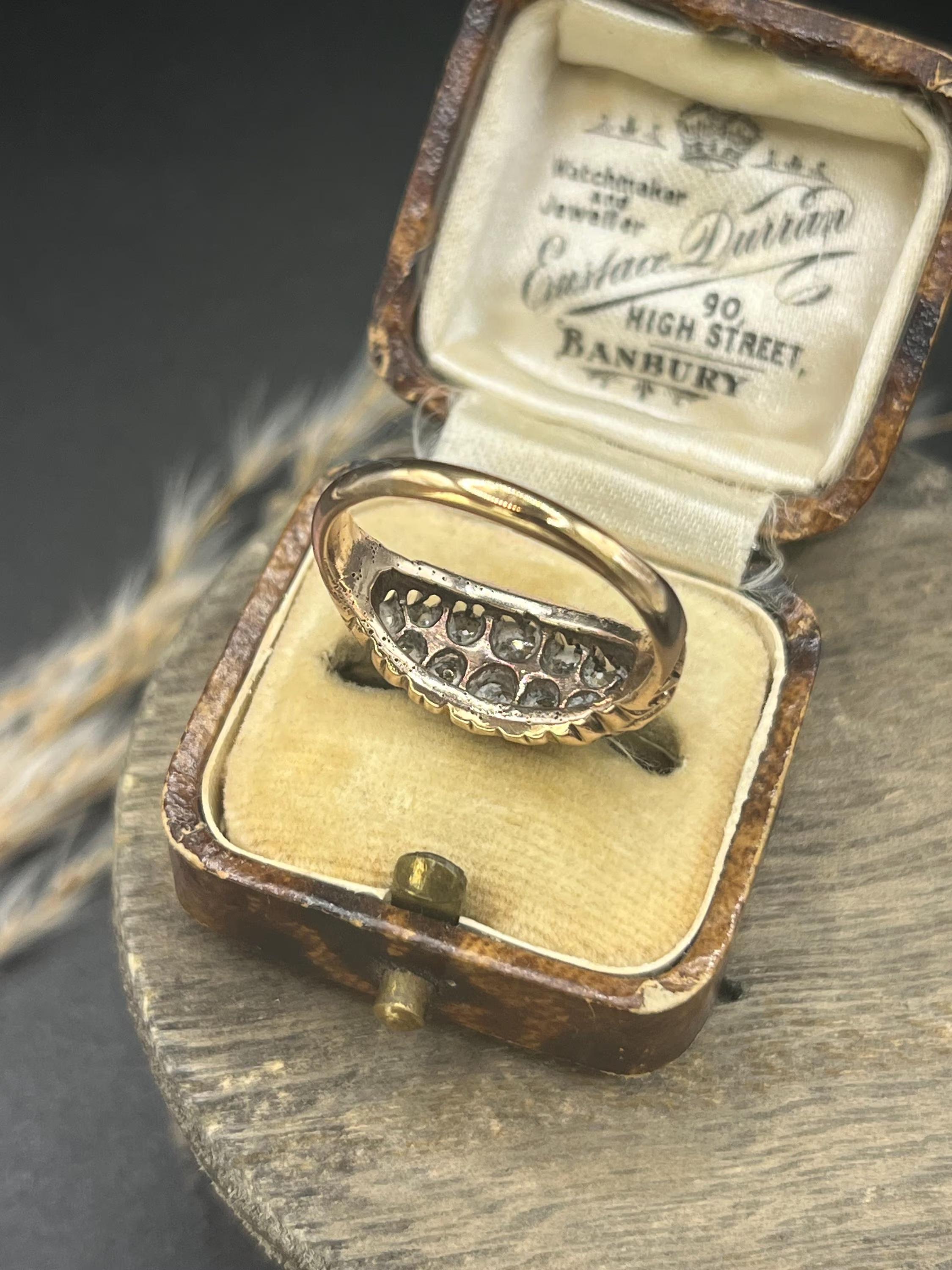 Antiguo anillo victoriano de diamantes en forma de barco, estampado en oro de 18 ct, circa 1880 en venta 3
