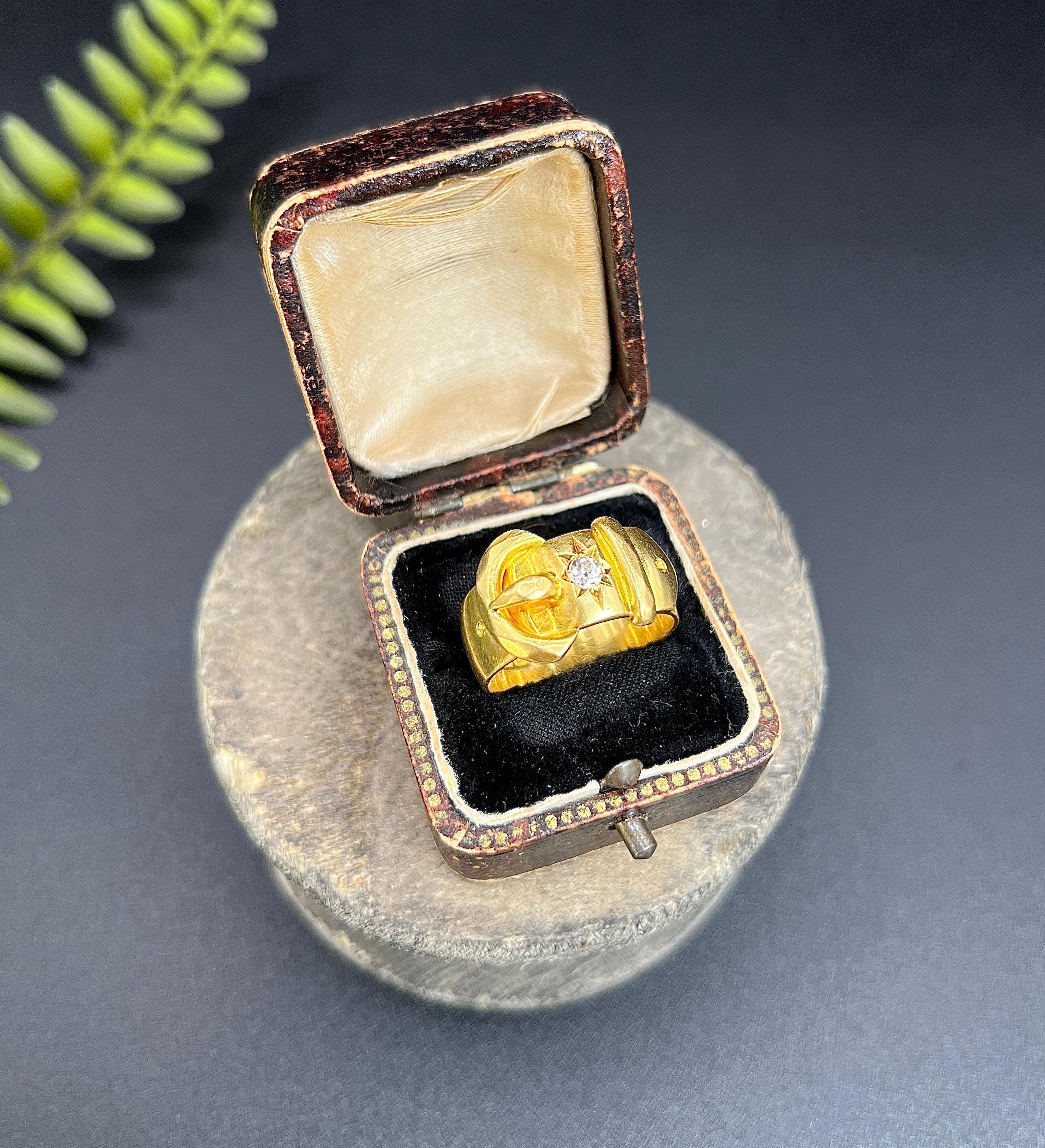 Antique 18ct Gold, Star Set Diamond Buckle/Belt Ring, Hallmarked London 1915 For Sale 5
