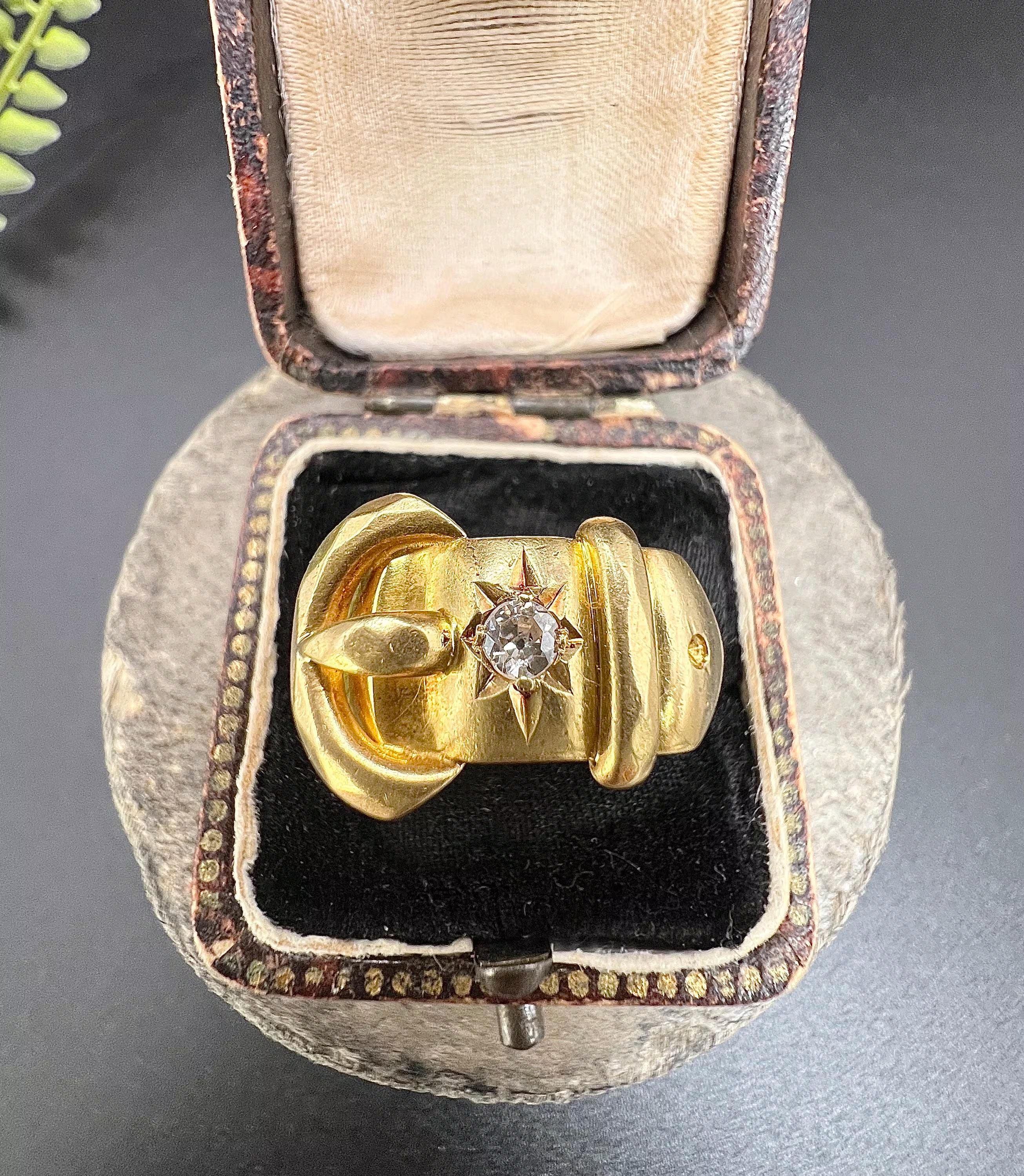 Antique 18ct Gold, Star Set Diamond Buckle/Belt Ring, Hallmarked London 1915 For Sale 3