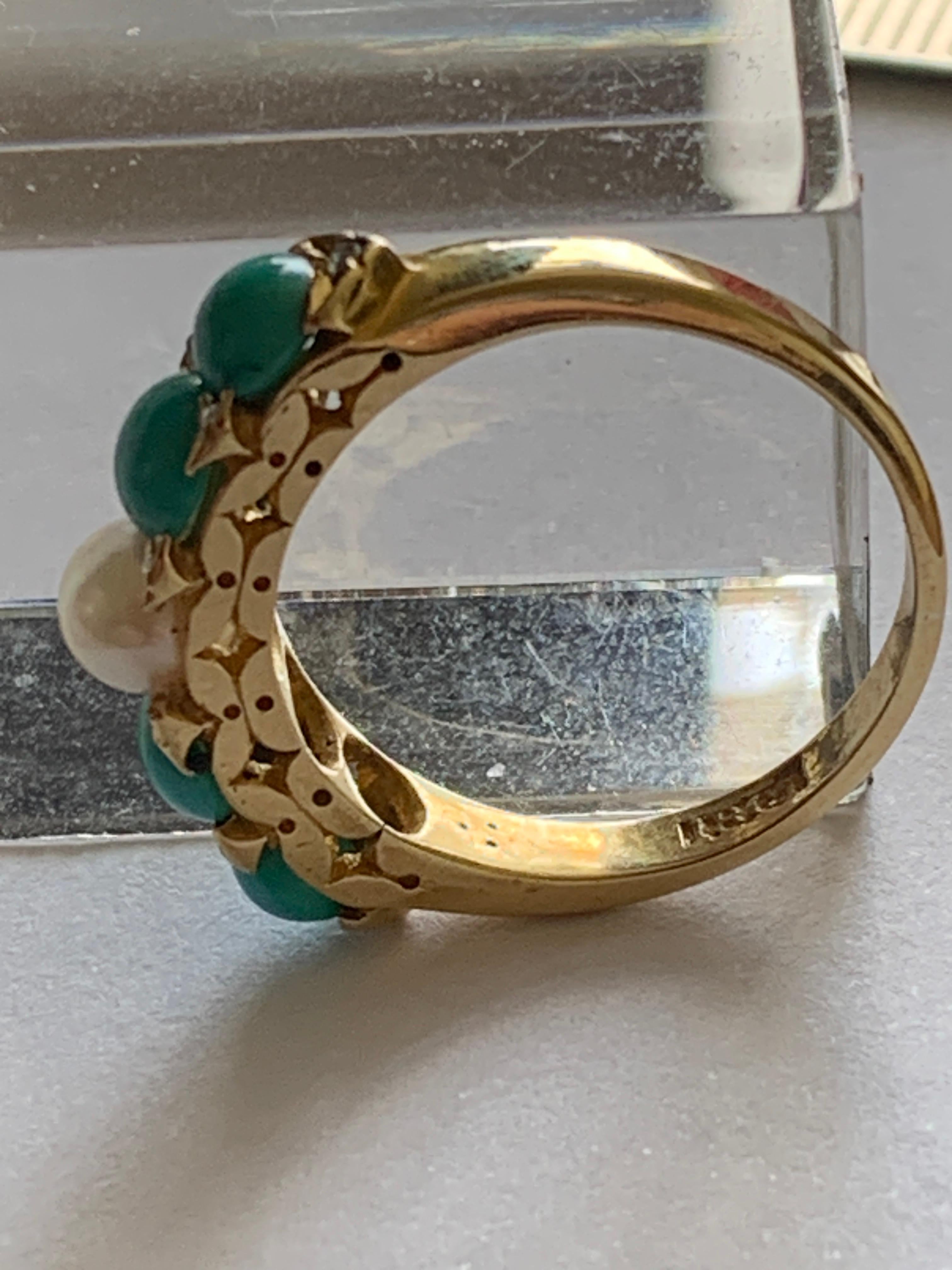 Anello antico in oro 18ct con turchese, perle coltivate e diamanti in vendita 3