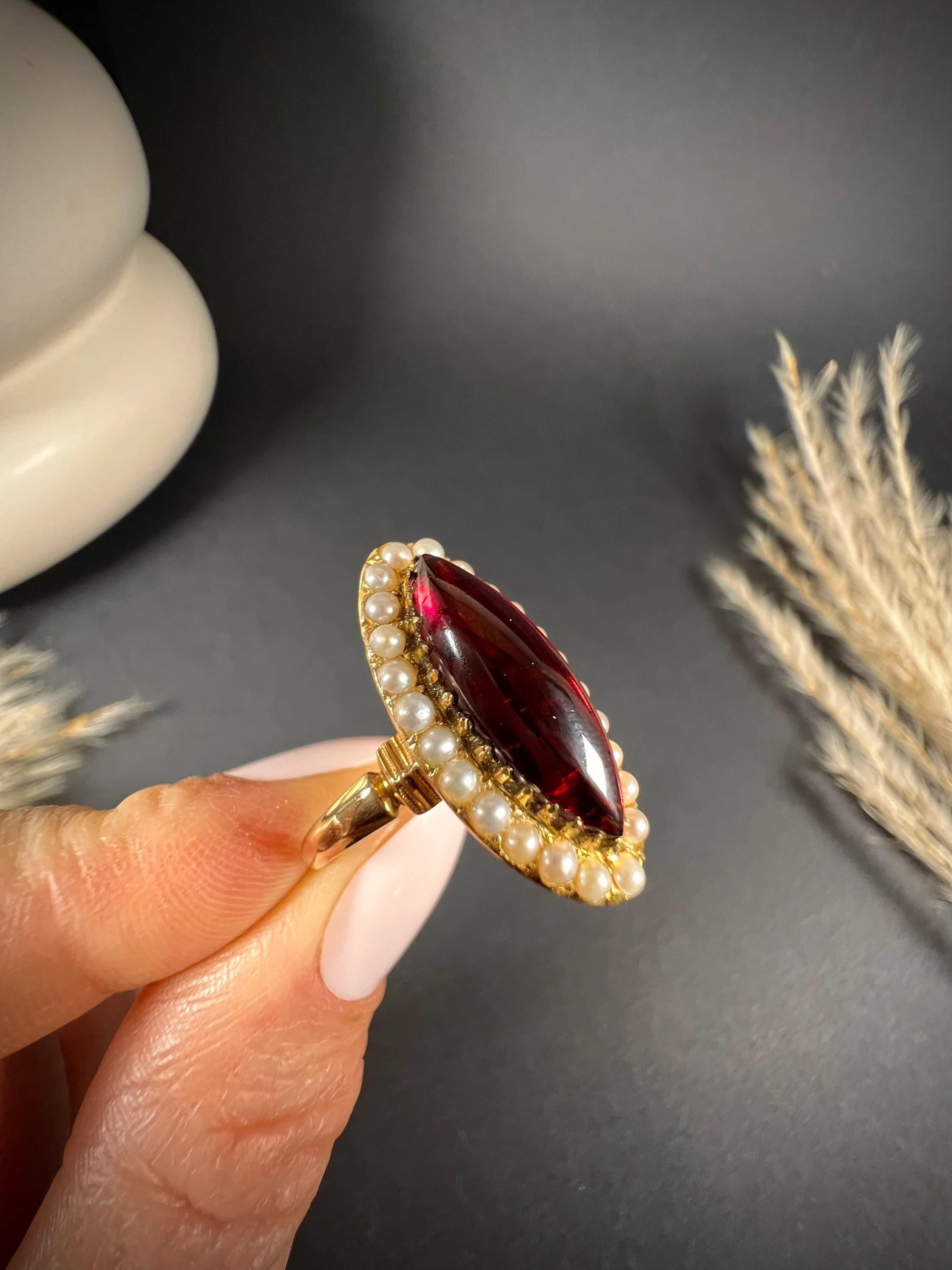 Bague marquise victorienne ancienne en or 18 carats, grenat cabochon et perles naturelles en vente 5