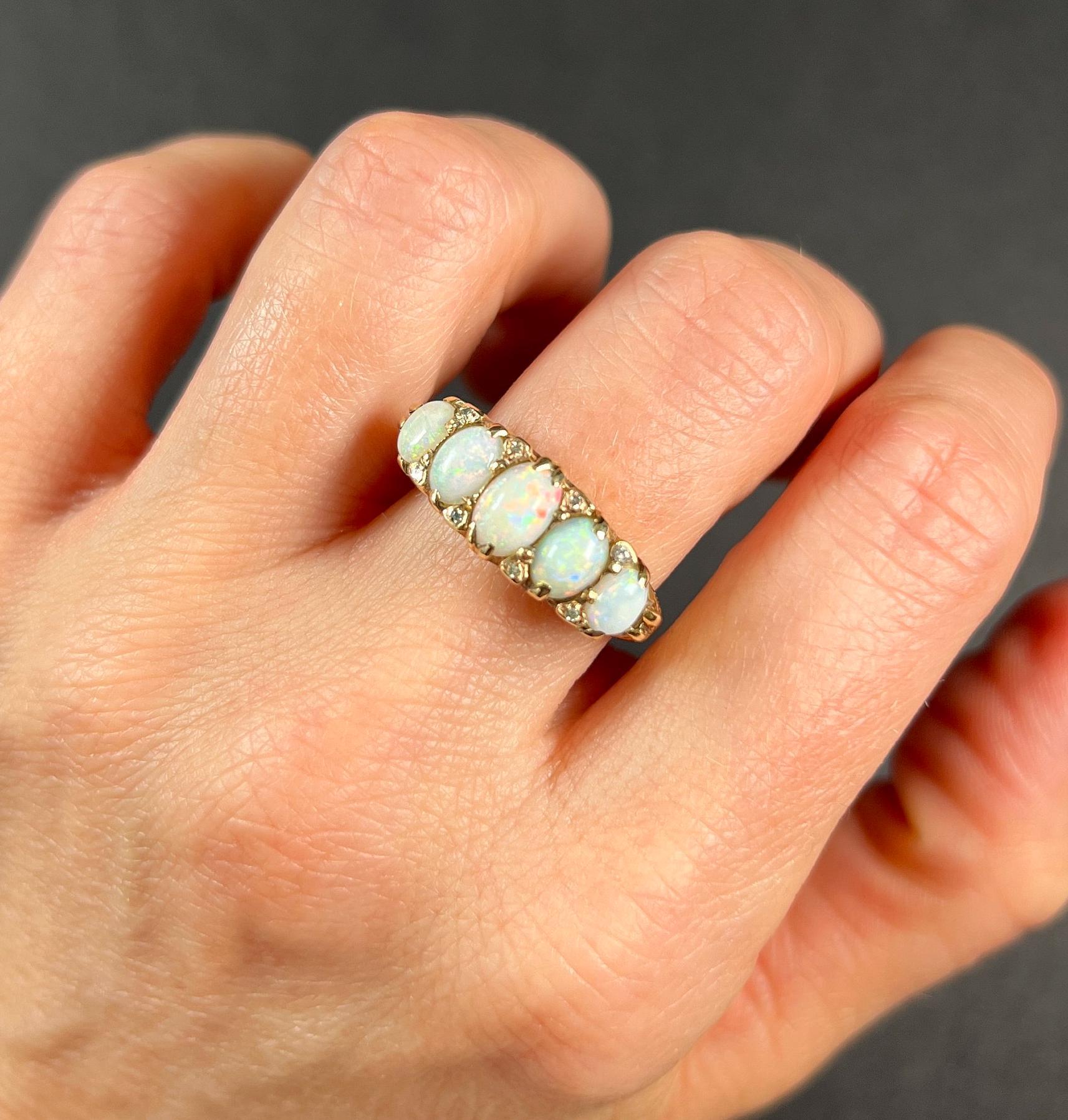 Bague victorienne ancienne en or 18 carats sculptée, opale et diamants en vente 4