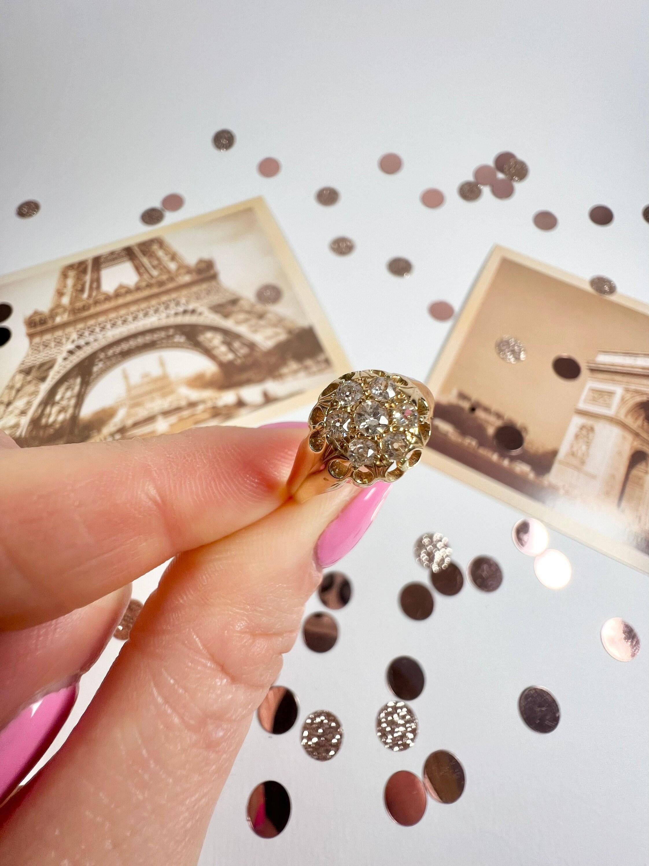Taille ronde Bague victorienne ancienne en or 18 carats avec grappe de diamants en vente