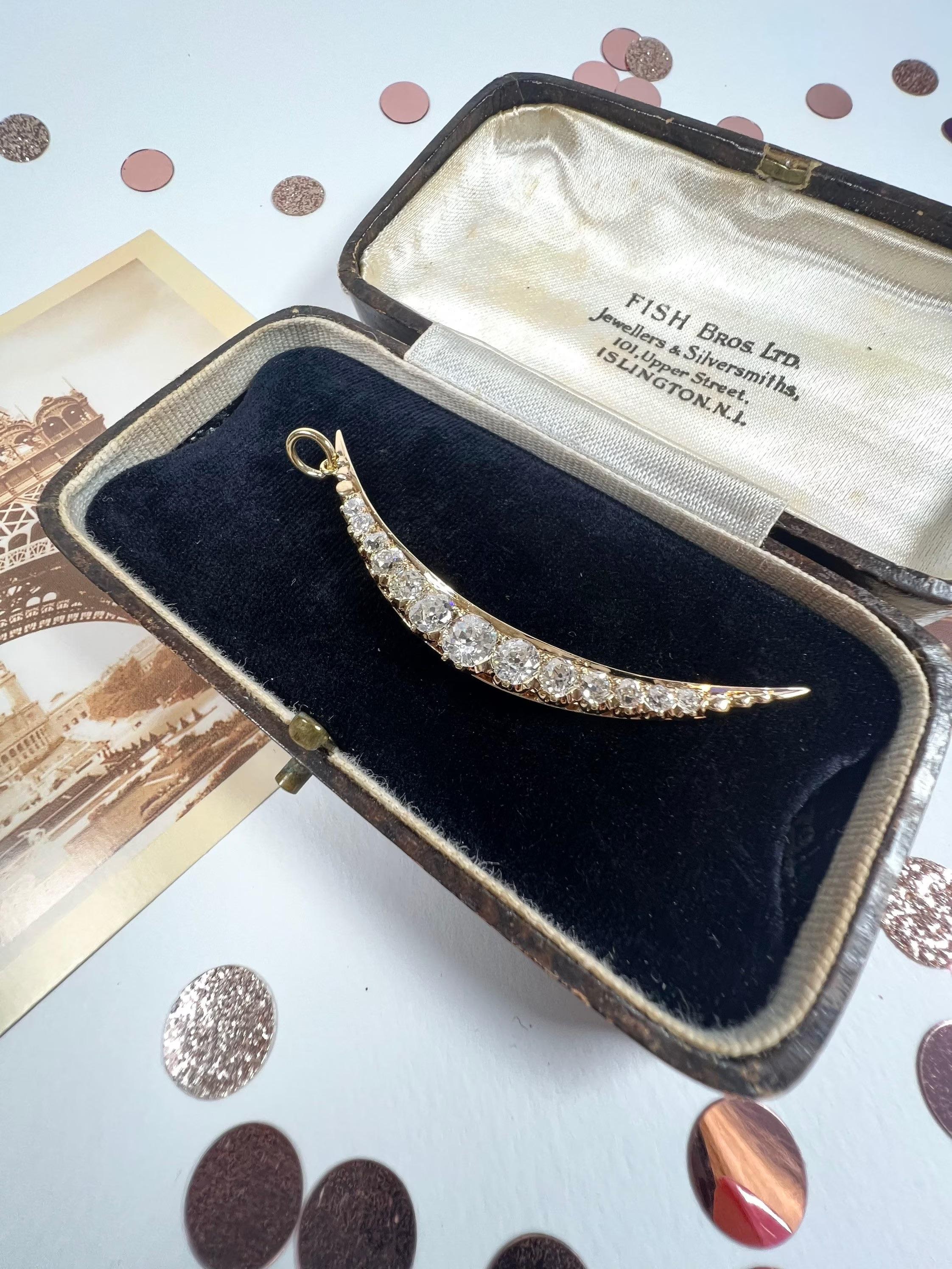 Antique Crescent Pendant

18ct Gold Tested 

Circa 1880

Gorgeous, Victorian crescent moon pendant. Set with twinkling, old cut, natural diamonds.
Features a beautiful gold cage work edge, all hand crafted in yellow gold. 

*chain sold separately