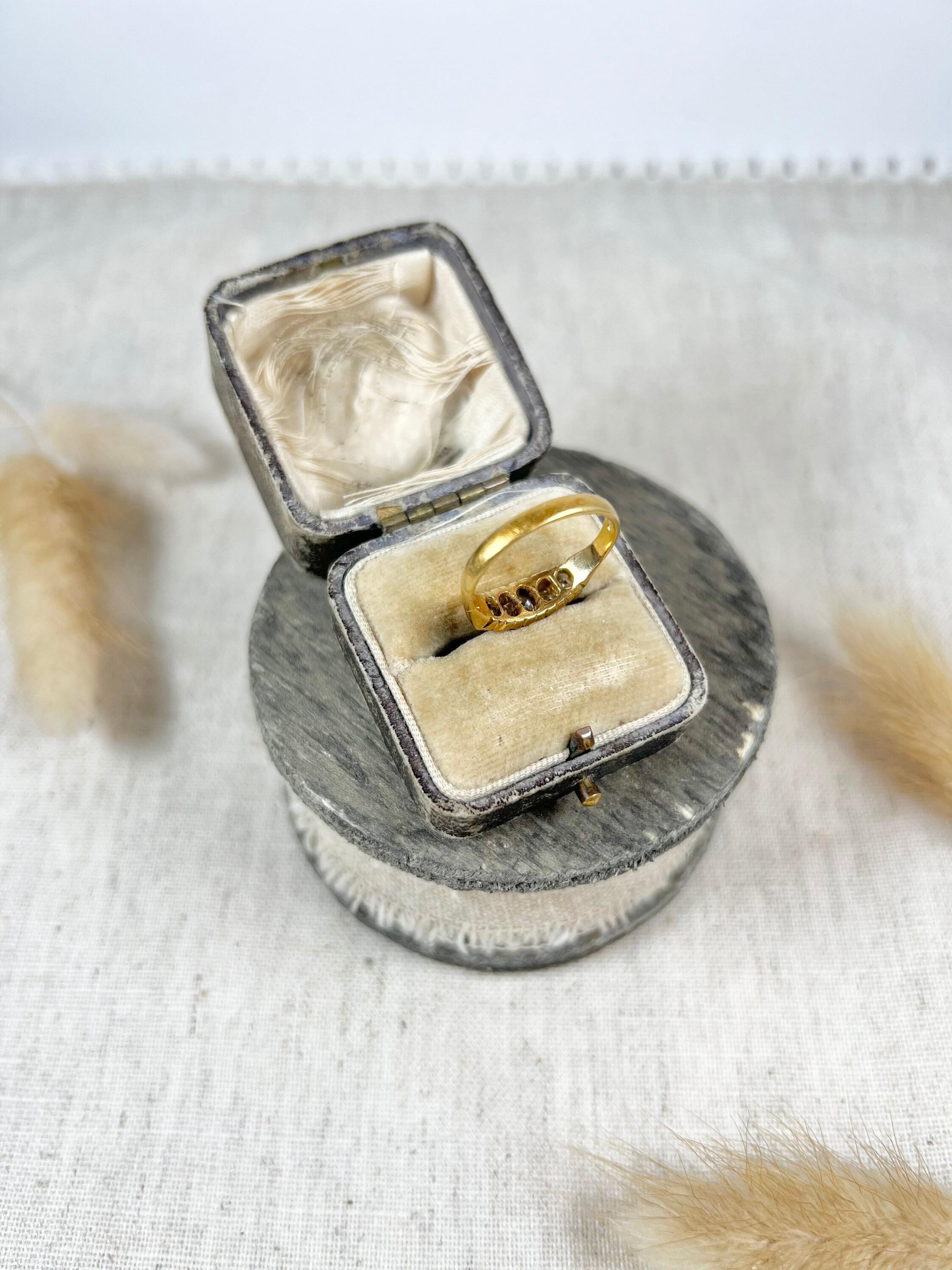 Taille vieille mine Bague victorienne ancienne en or 18 carats avec cinq pierres en vente