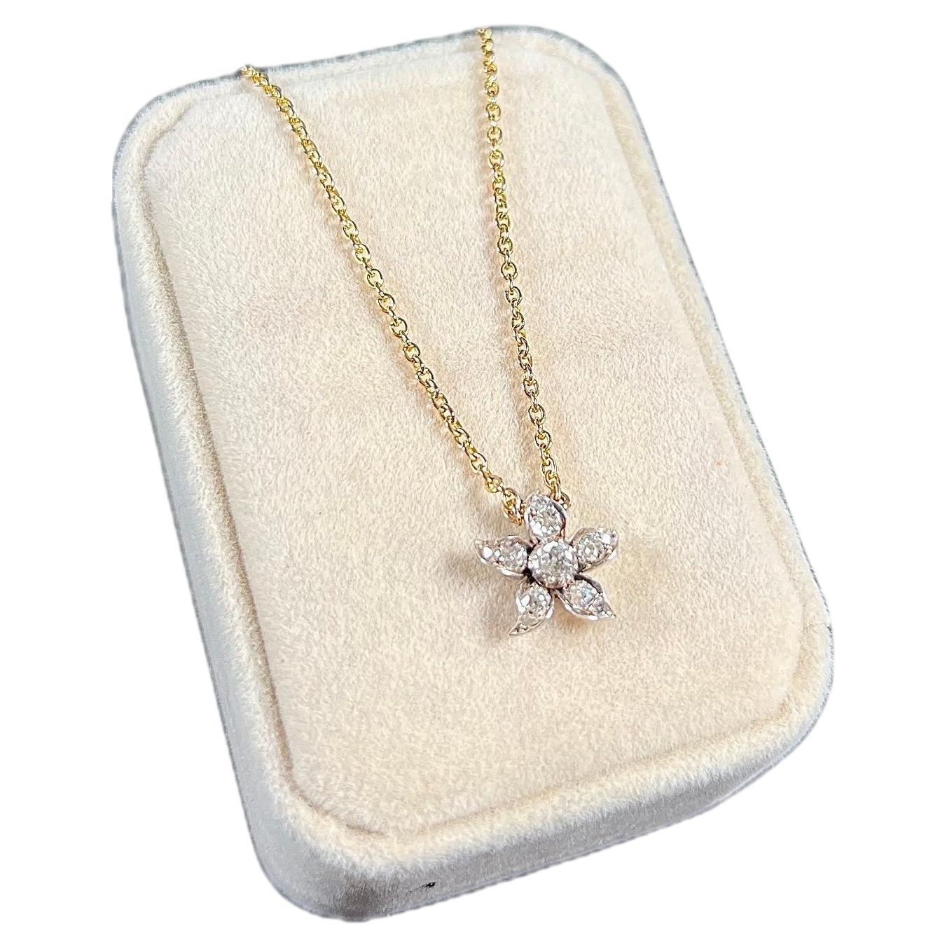 Antike viktorianische Diamant-Blumen-Anhänger-Halskette aus 18 Karat Gold im Angebot