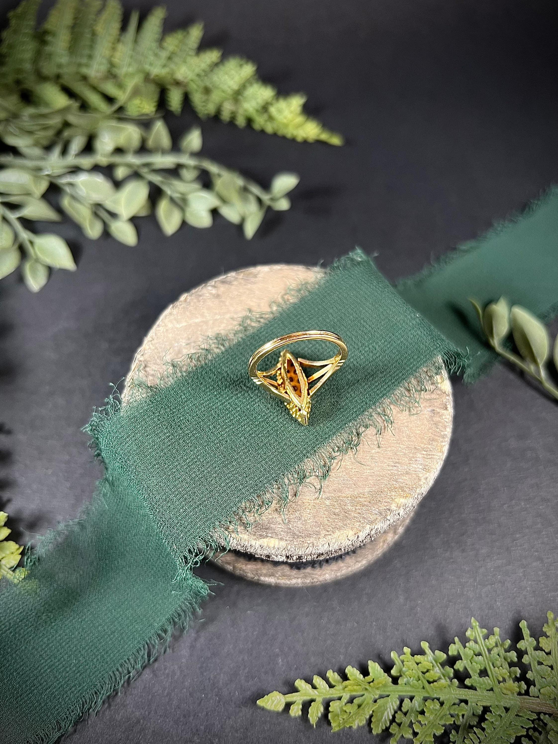 Bague victorienne ancienne en or 18 carats avec diamant marquise/navette en vente 2