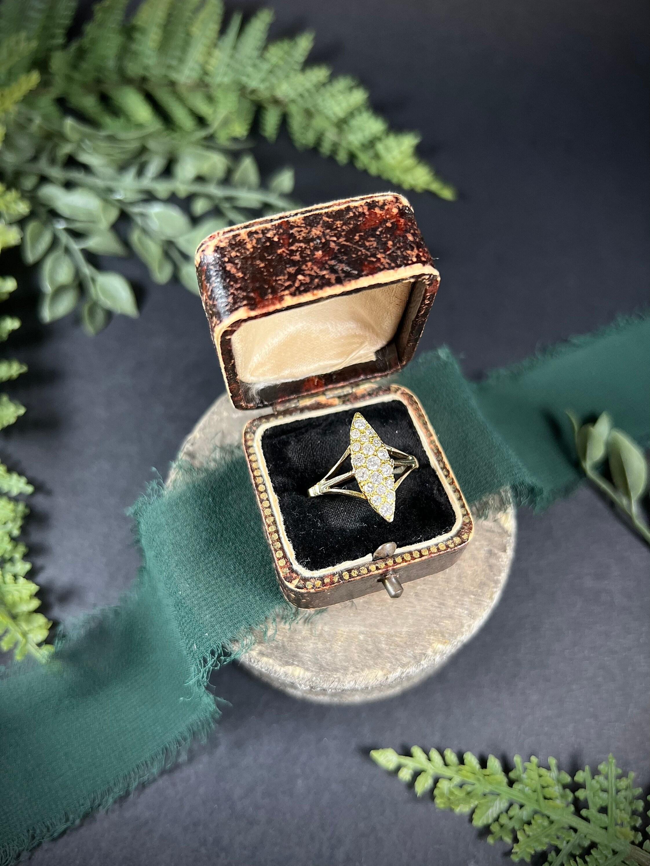 Bague victorienne ancienne en or 18 carats avec diamant marquise/navette en vente 3