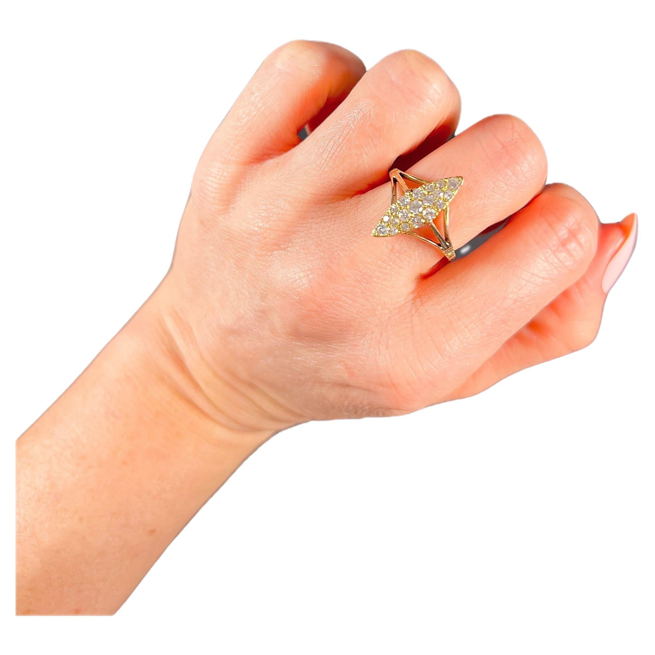 Bague victorienne ancienne en or 18 carats avec diamant marquise/navette en vente