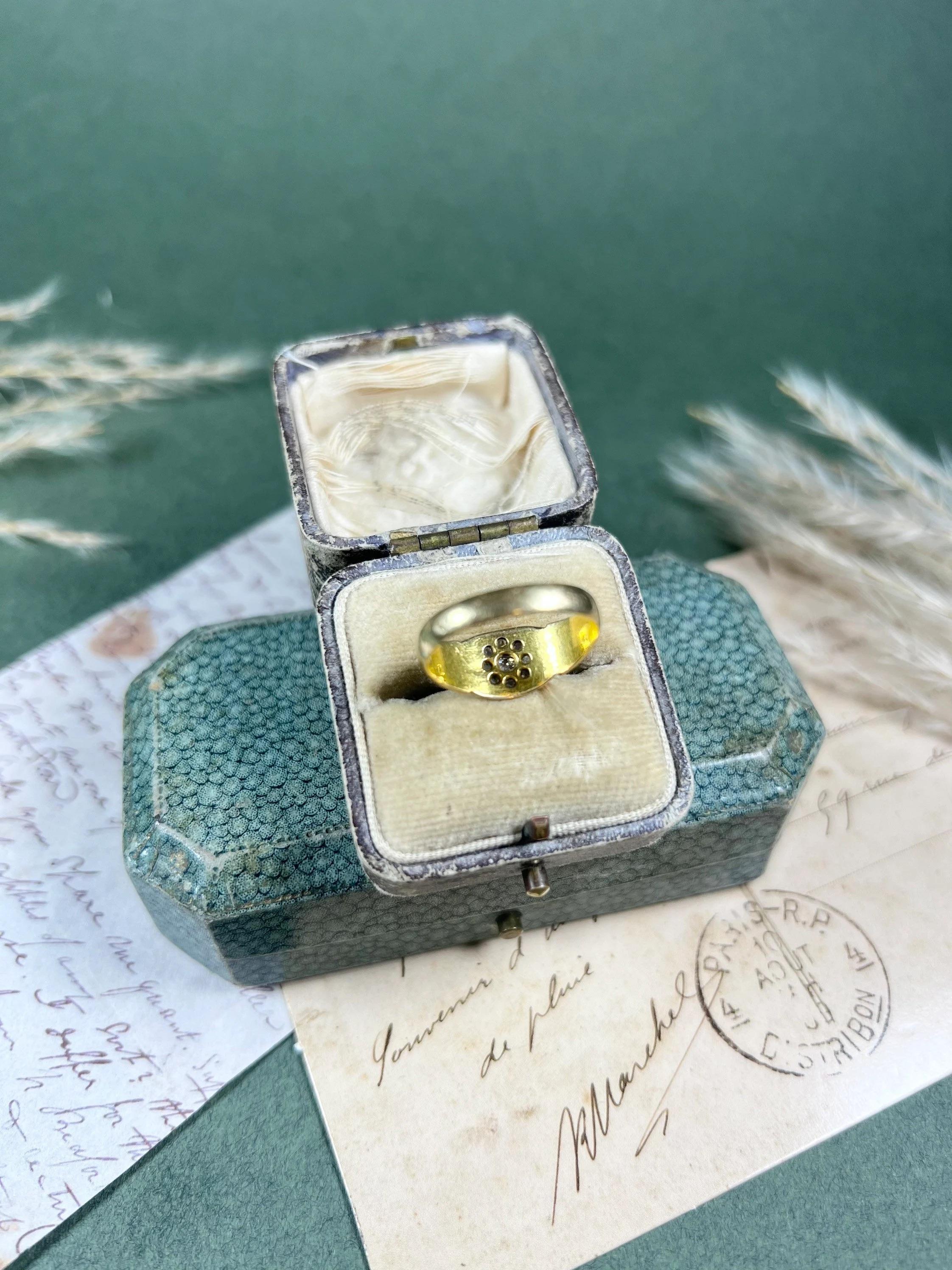 Bague victorienne ancienne en or 18 carats avec diamants Unisexe en vente