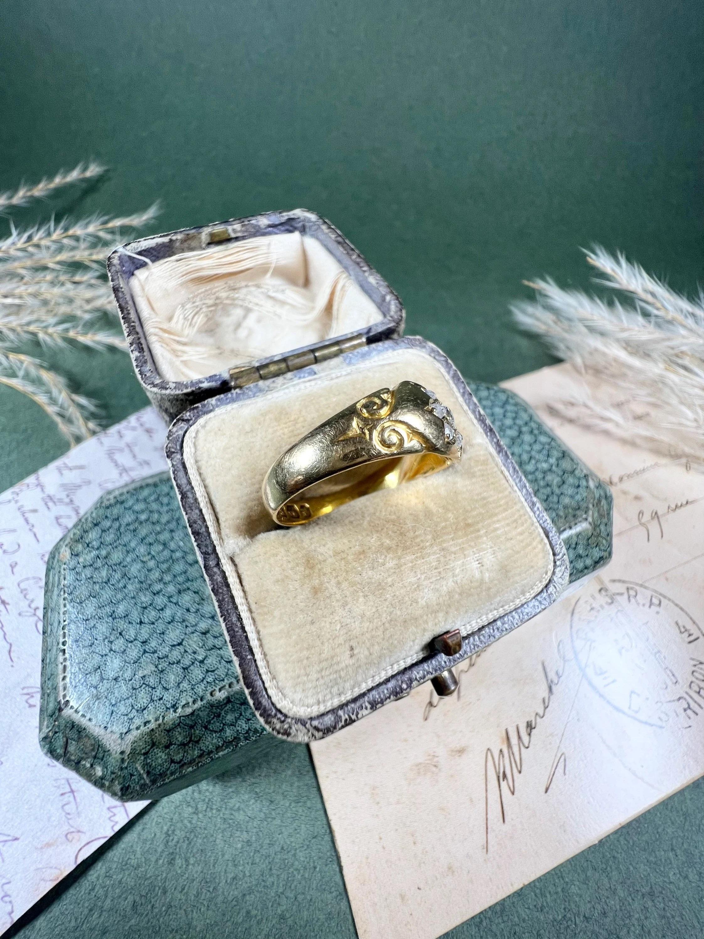 Bague victorienne ancienne en or 18 carats avec diamants en vente 2