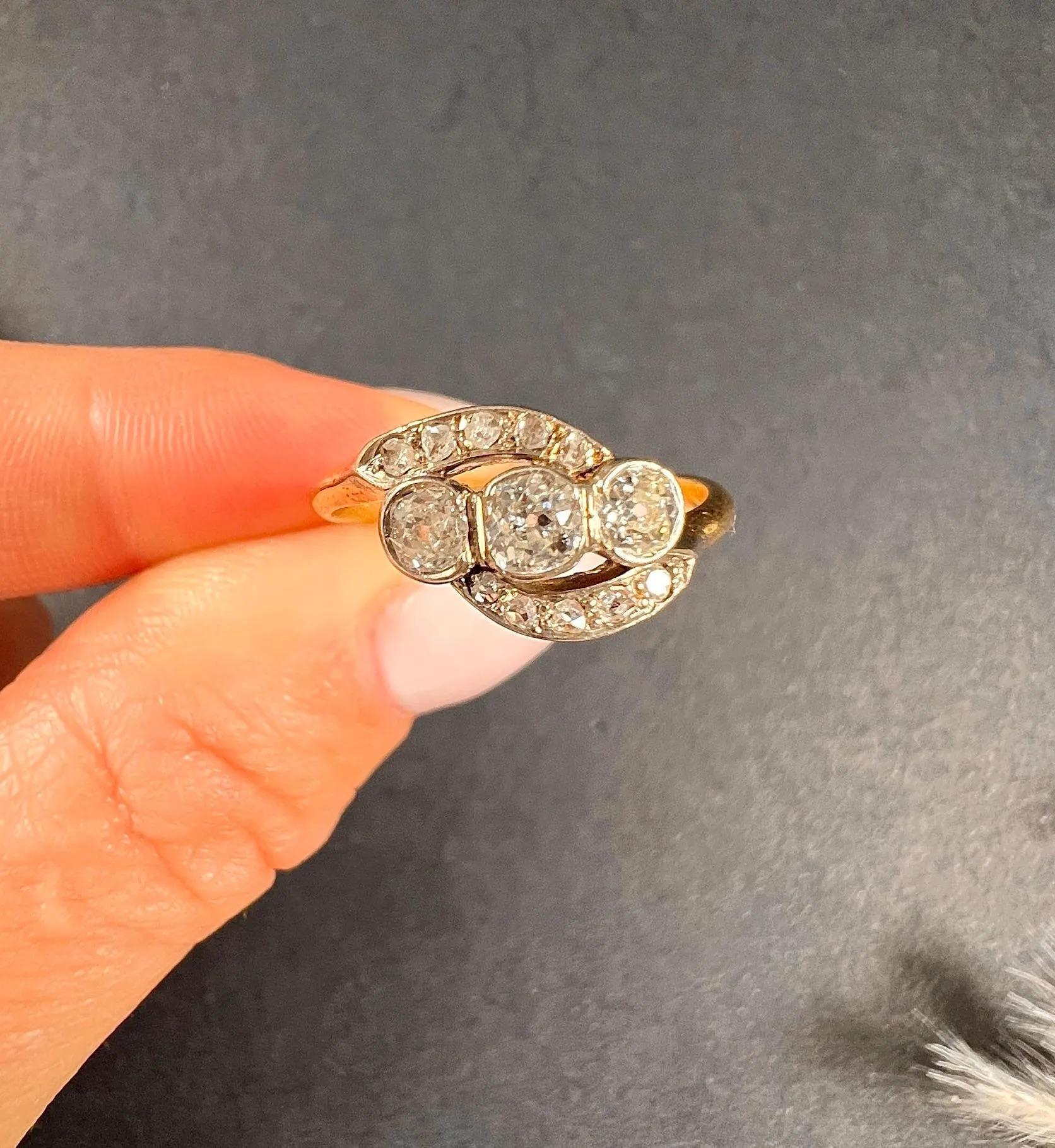 Antique 18ct Gold Edwardian, Diamond Three Stone, Trilogy Crossover Ring For Sale 4