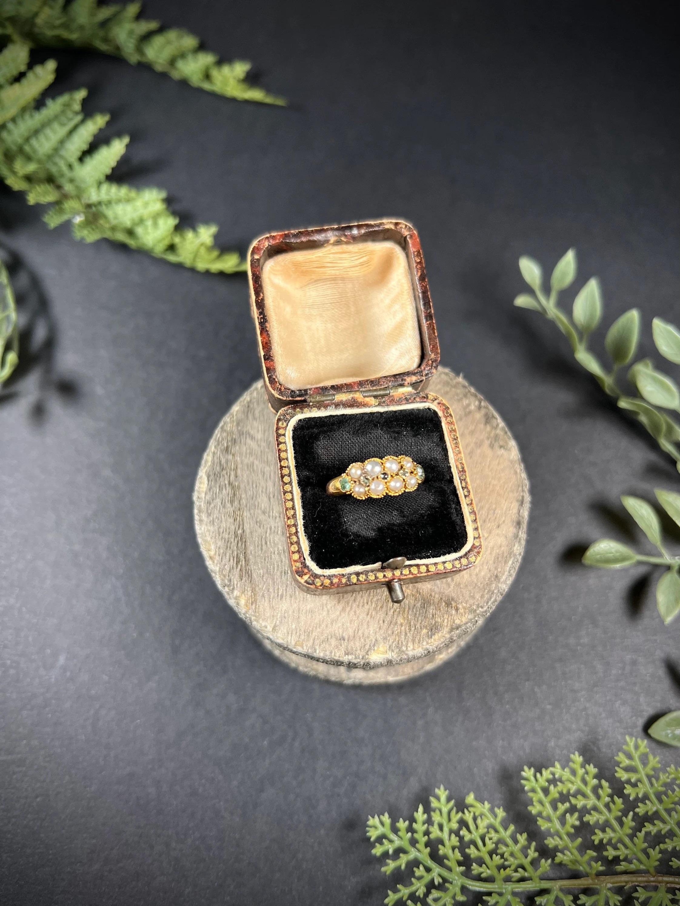 Antique 18ct Gold Victorian Emerald & Pearl Ring 2