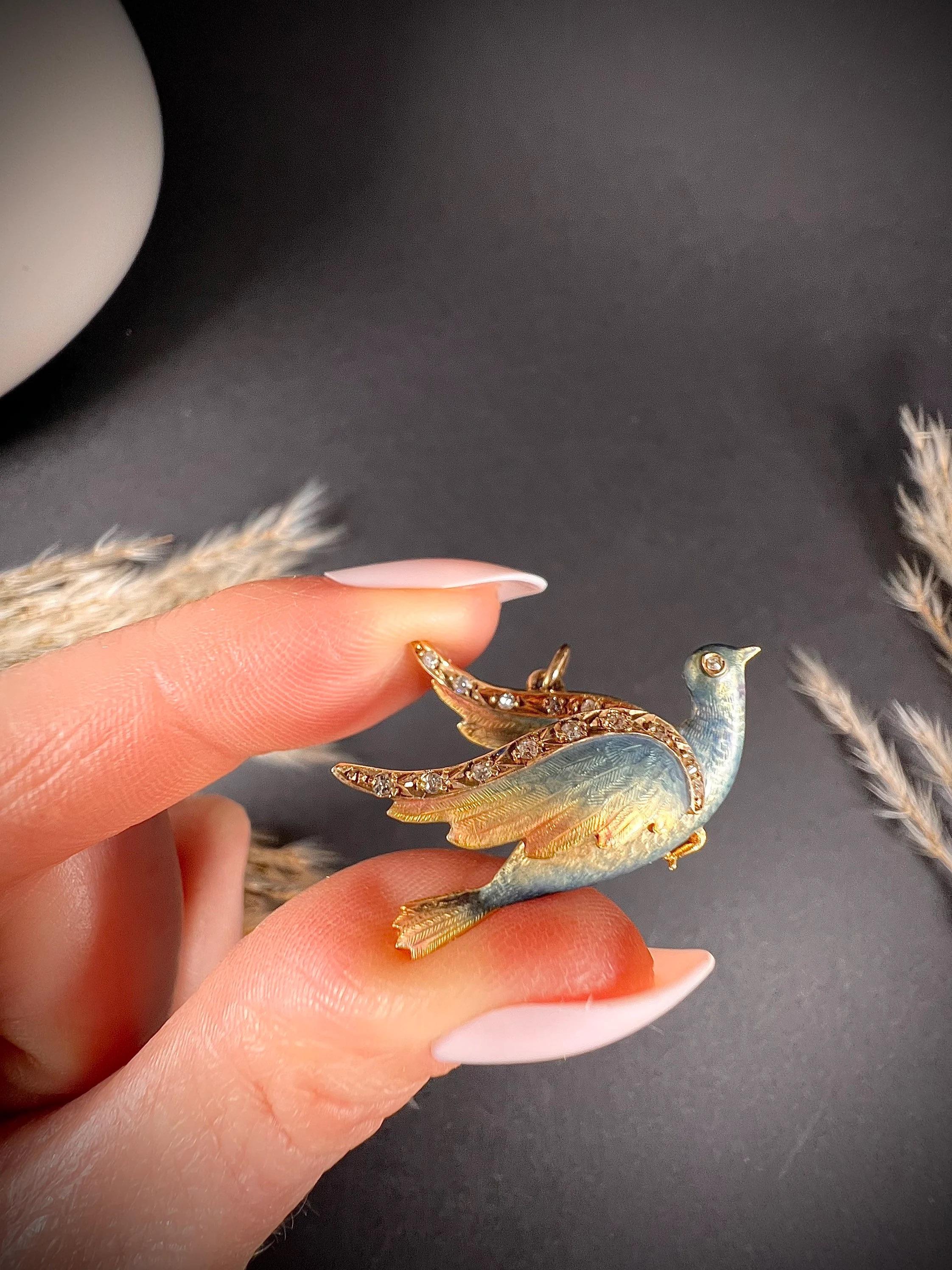 Pendentif ancien en or 18ct, émail victorien et diamant, oiseau colombe Bon état - En vente à Brighton, GB