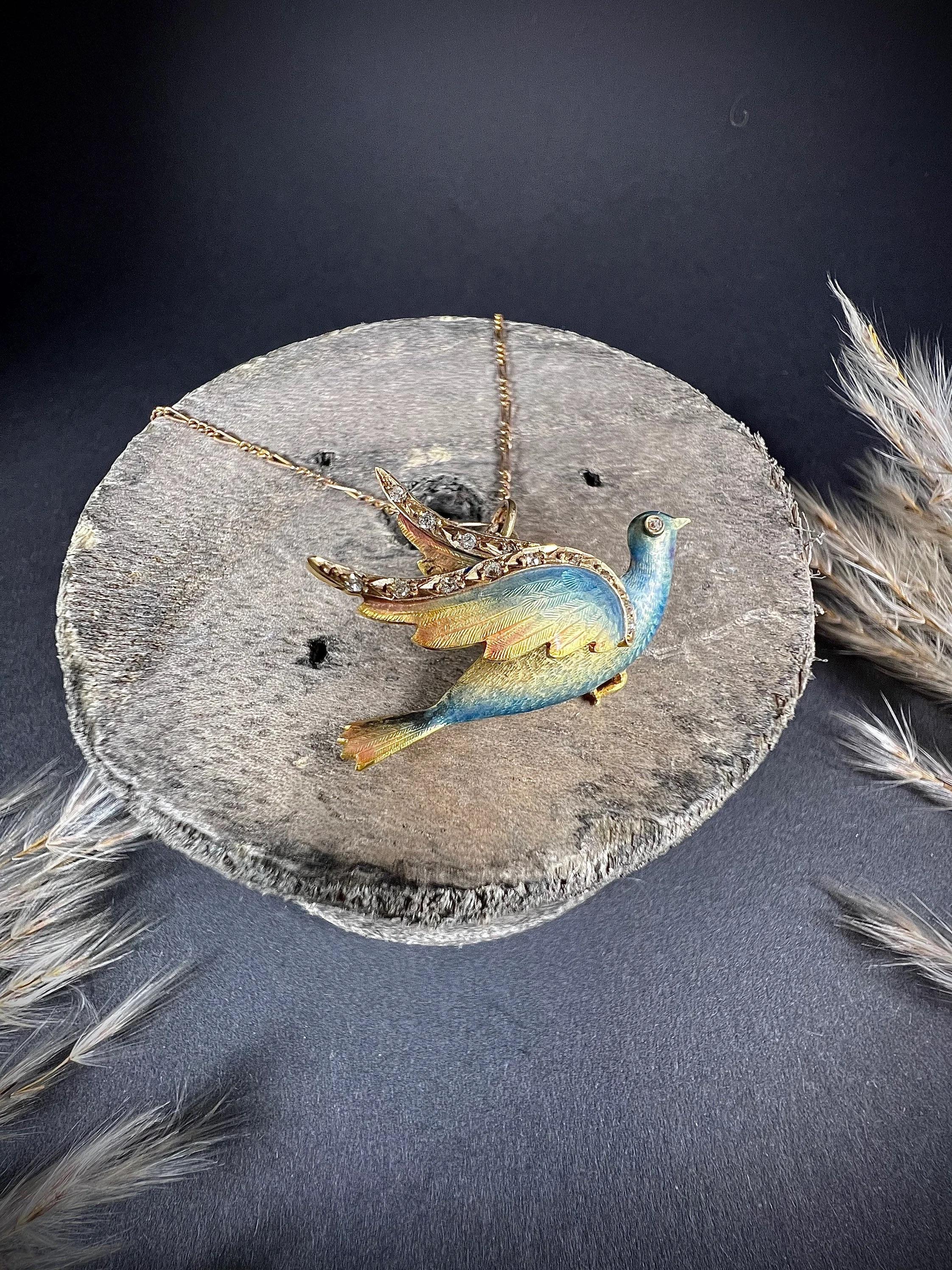 Pendentif ancien en or 18ct, émail victorien et diamant, oiseau colombe en vente 3