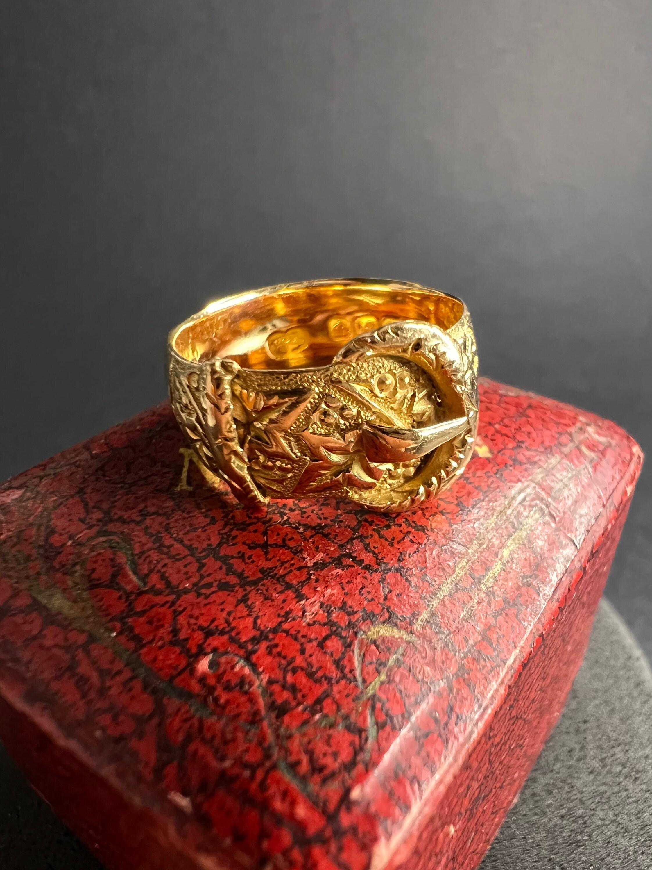 Women's or Men's Antique 18ct Gold Victorian Engraved Buckle Belt Ring For Sale