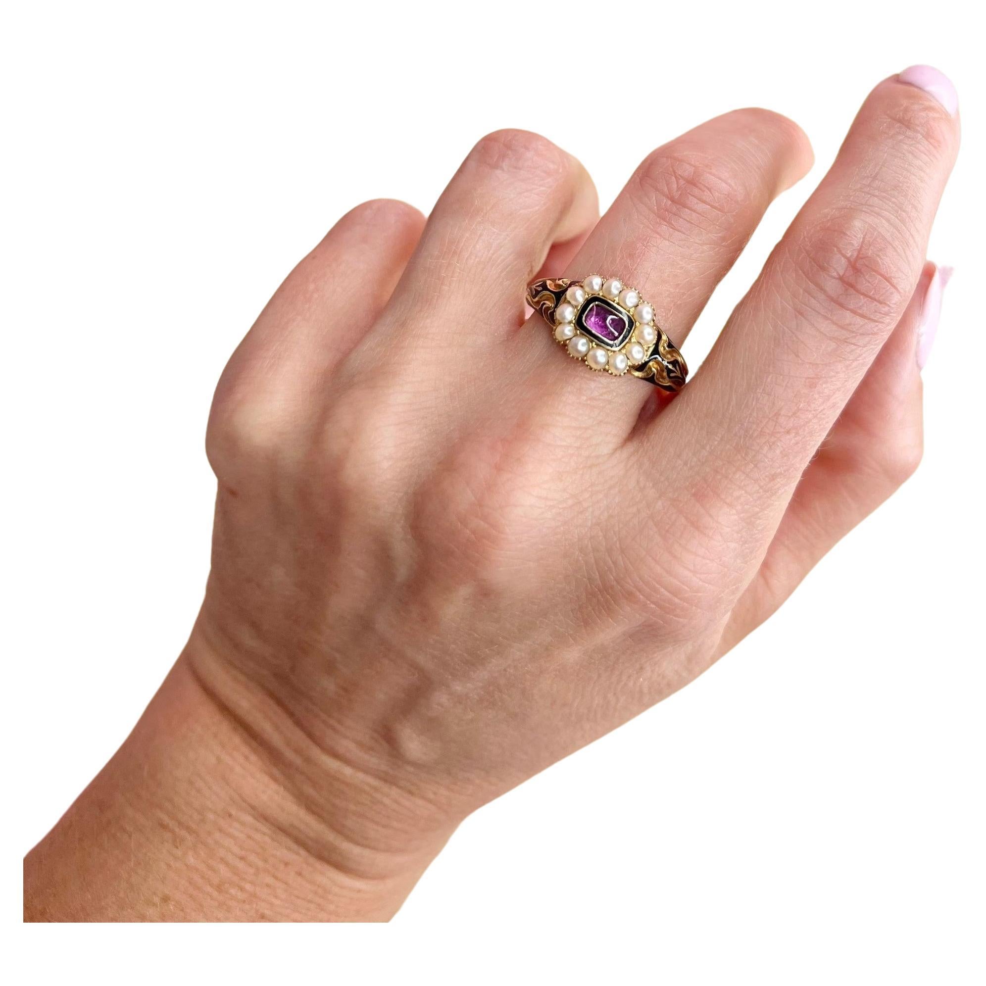 Antique 18ct Gold Victorian cabachon Garnet Memorial Ring with Black Enamel  For Sale