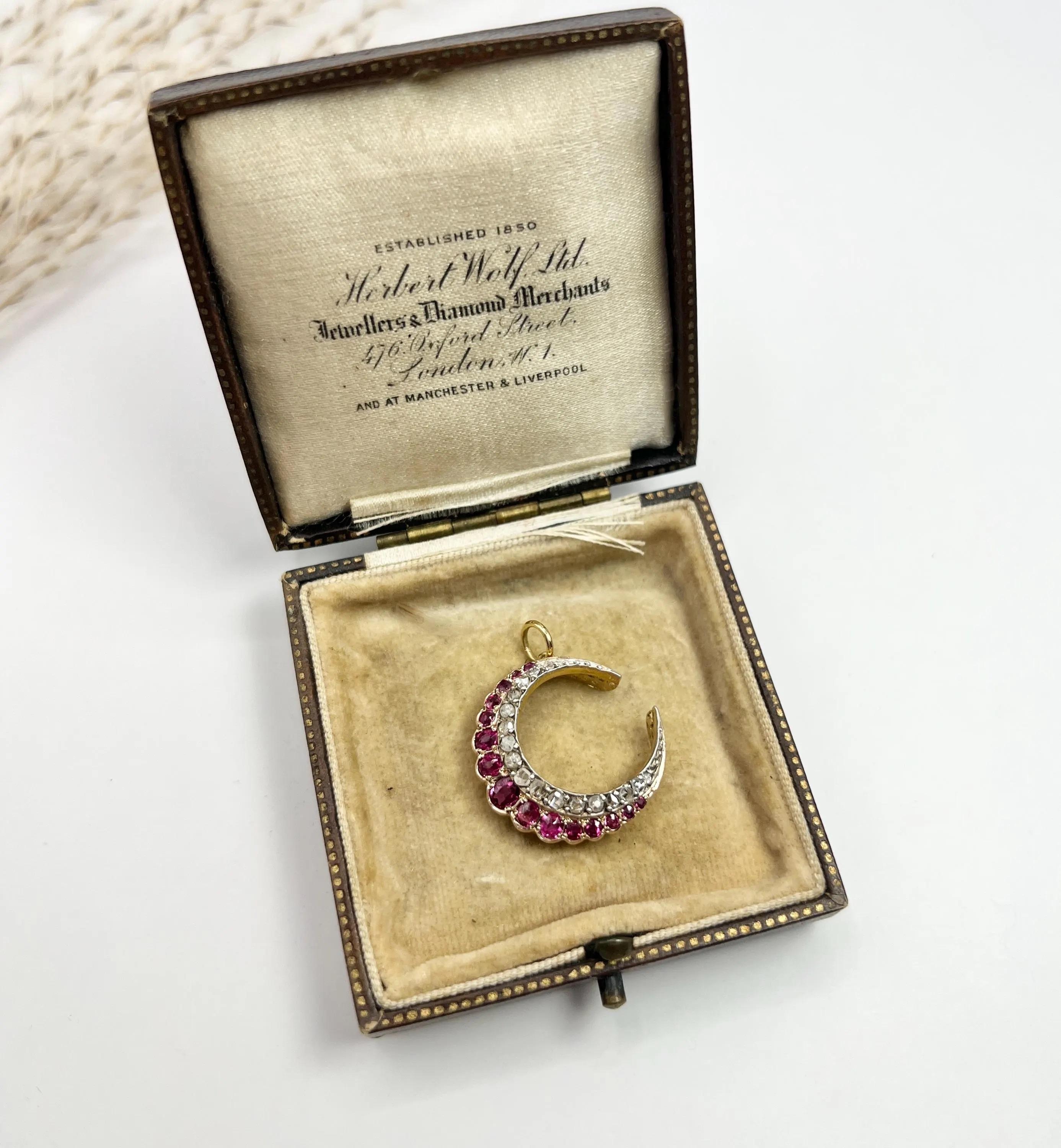 Antiguo Colgante de Oro de 18 ct, Rubí Natural Victoriano y Diamante Luna Creciente 5