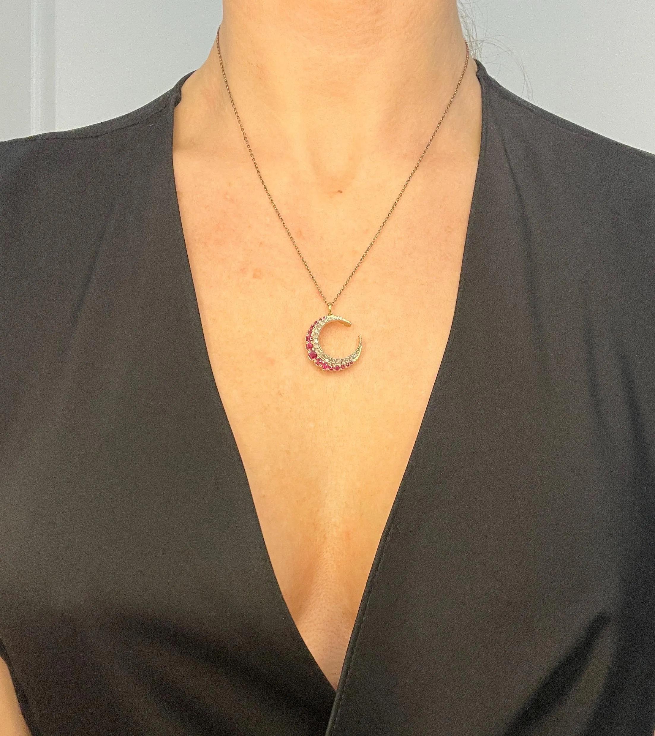 Antiguo Colgante de Oro de 18 ct, Rubí Natural Victoriano y Diamante Luna Creciente 6