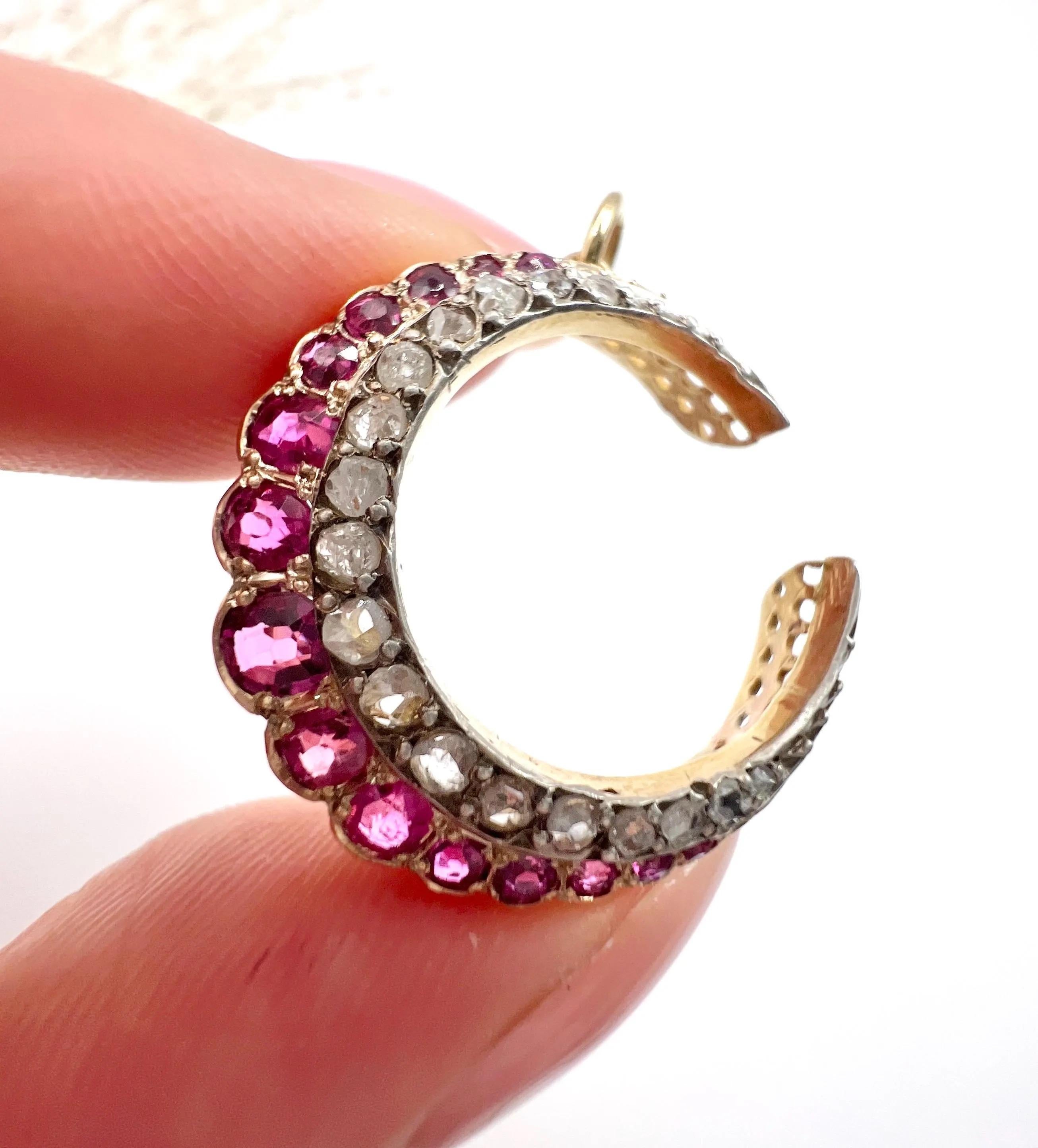 Antiguo Colgante de Oro de 18 ct, Rubí Natural Victoriano y Diamante Luna Creciente 2
