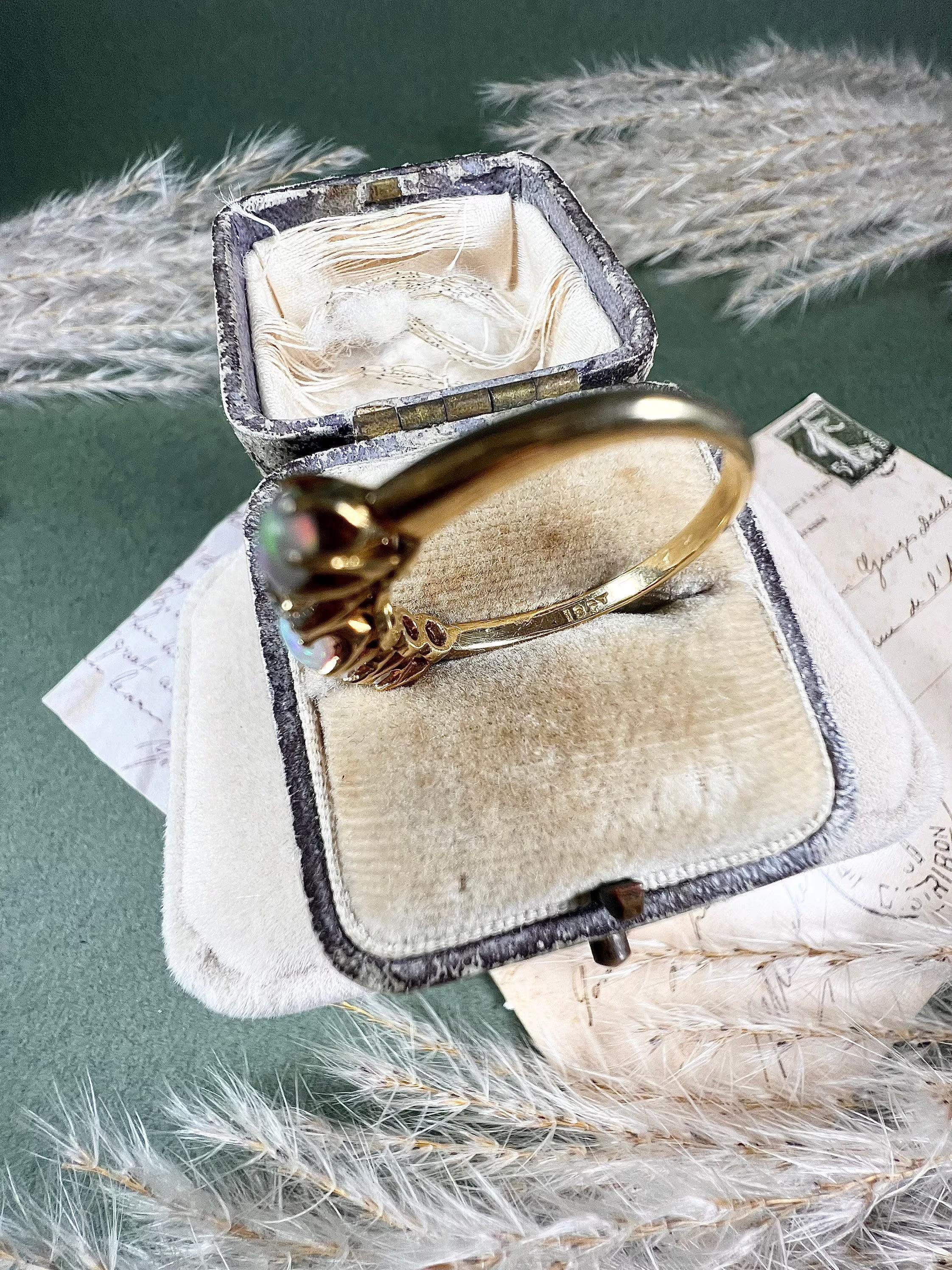 Bague victorienne ancienne en or 18 carats, opale et diamants Bon état - En vente à Brighton, GB