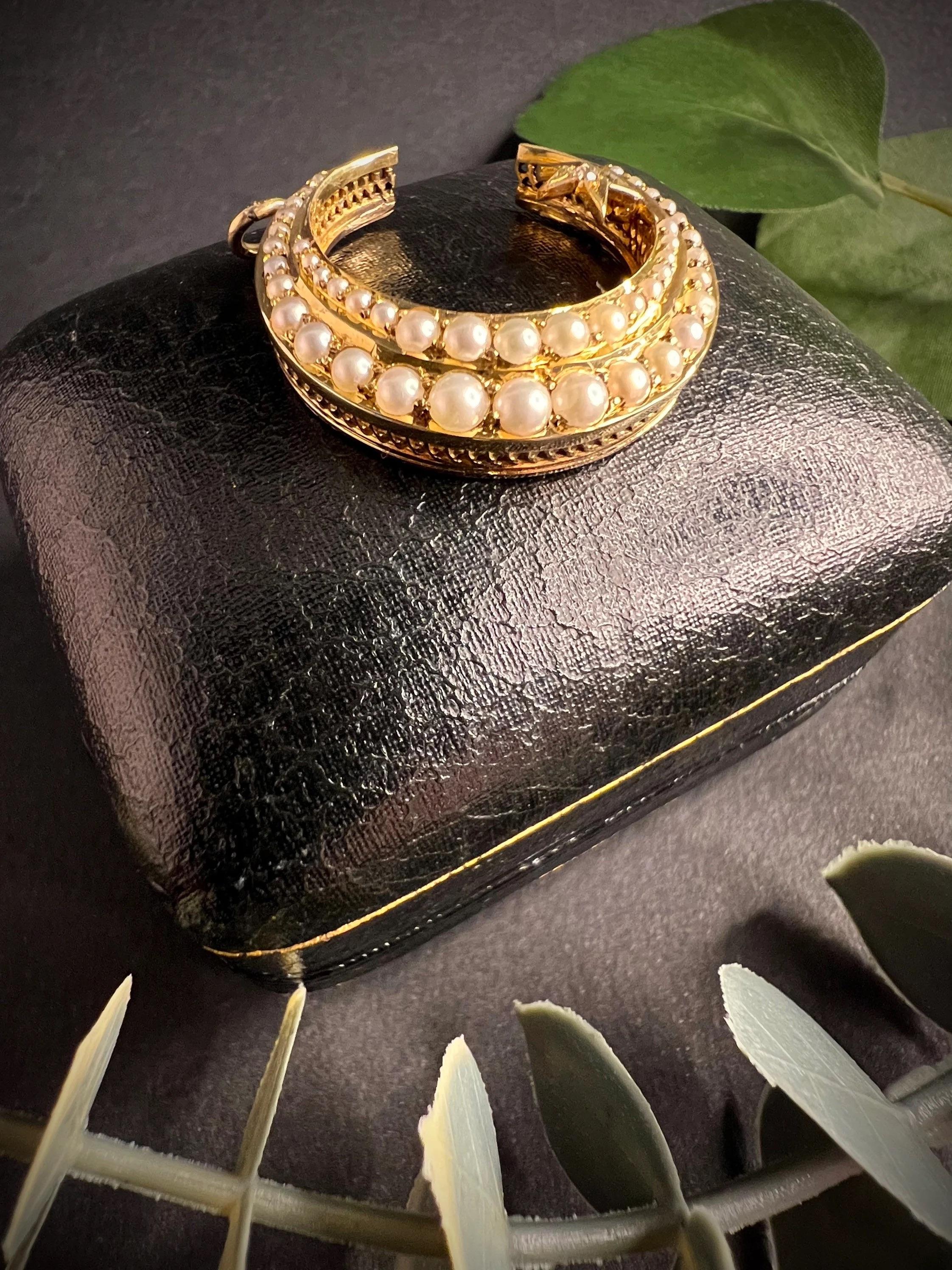Antique 18ct Gold Victorian Pearl & Diamond Crescent Pendant In Good Condition In Brighton, GB