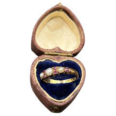 Antico anello vittoriano in oro 18ct con rubino e perle, con marchio Birmingham Circa 1870