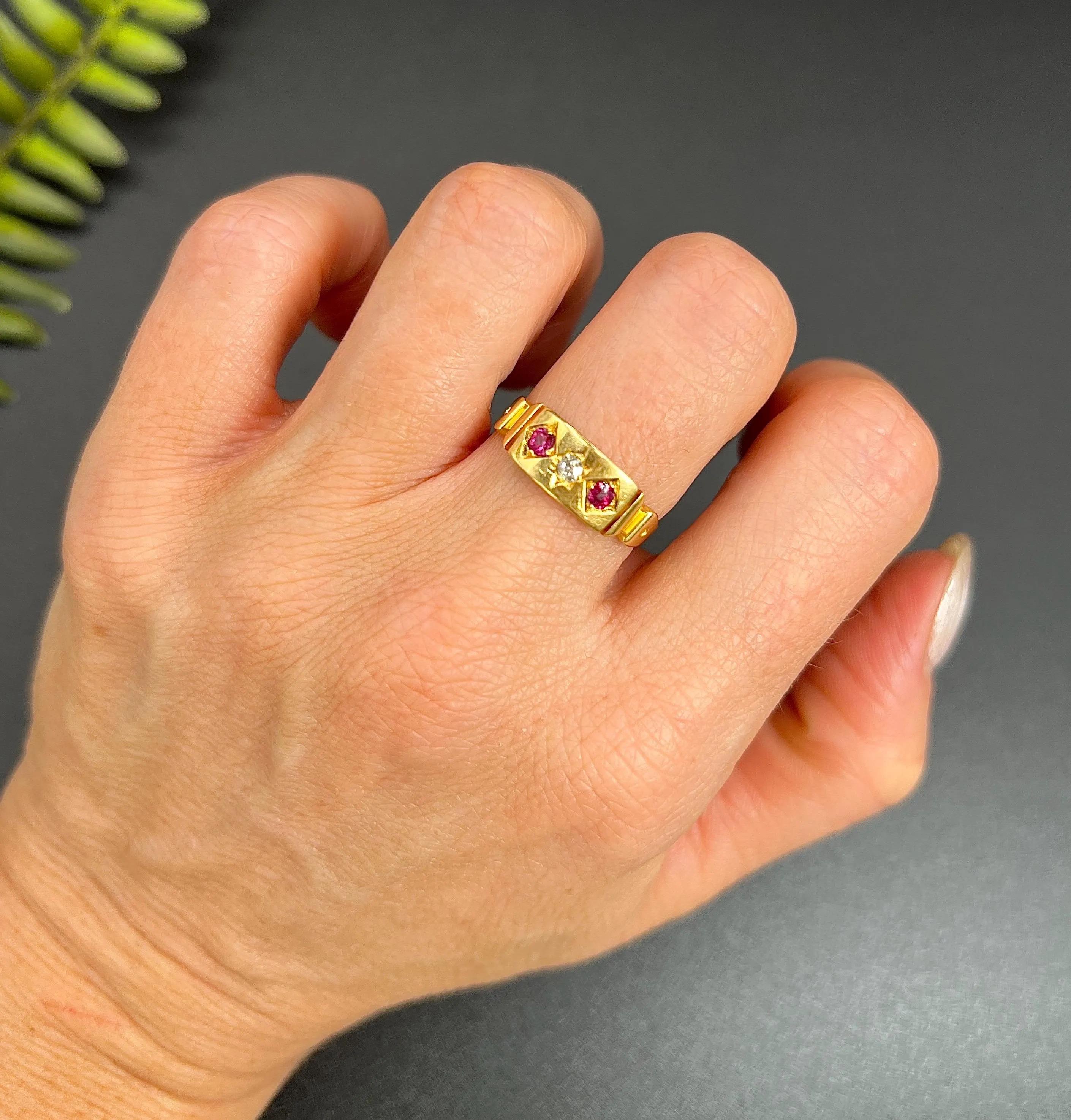 Antiguo anillo victoriano de oro de 18 ct con rubí y diamantes, con sello de Birmingham 1890 en venta 1