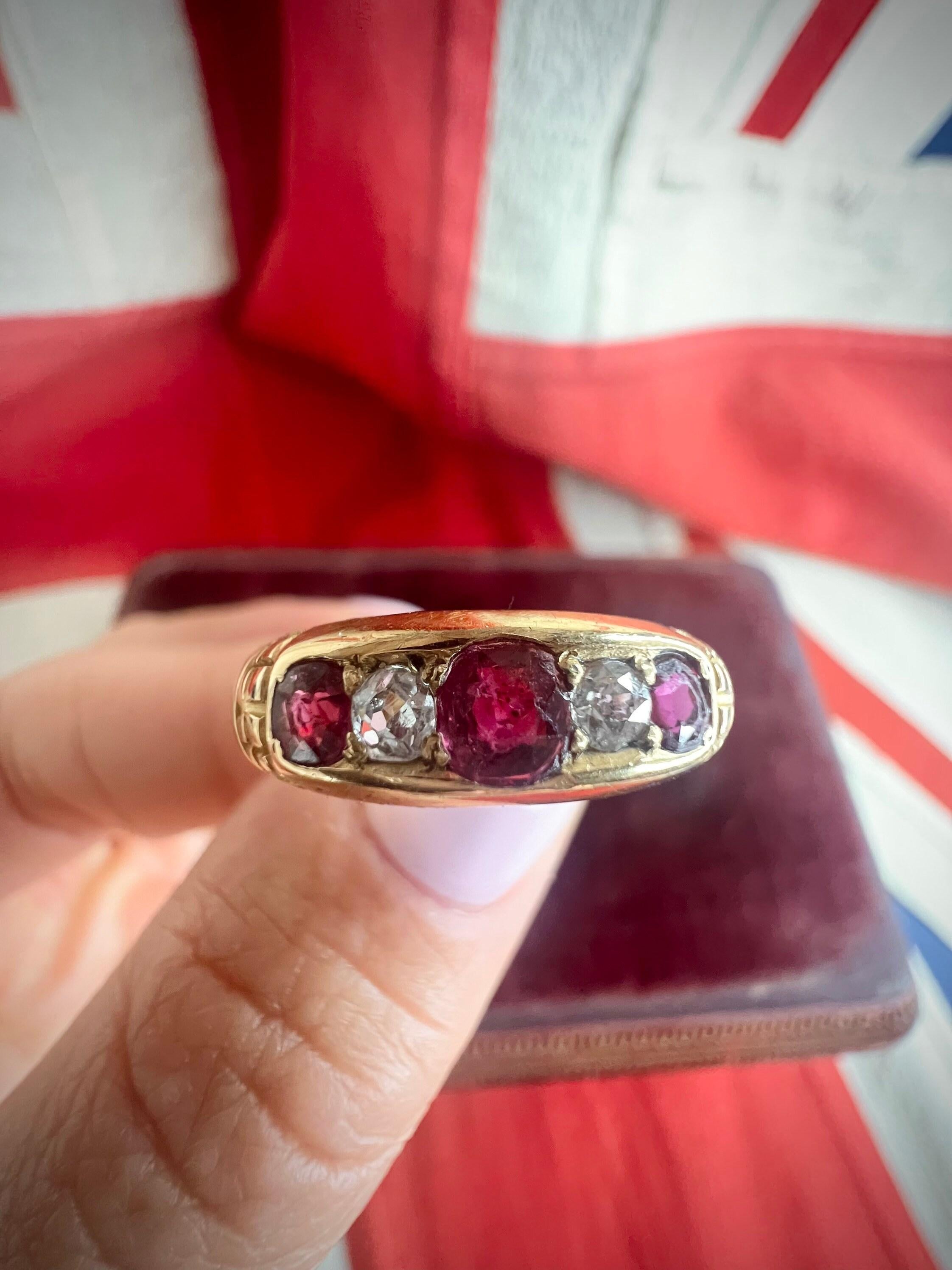 Bague victorienne ancienne en or 18 carats, rubis et diamants Bon état - En vente à Brighton, GB