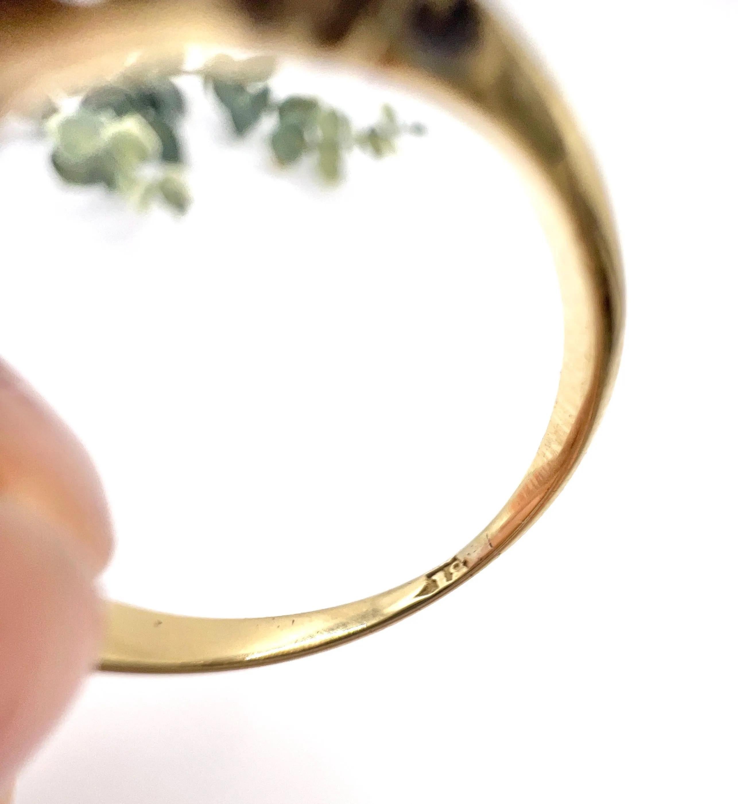 Anillo antiguo de oro de 18 ct, trilogía victoriana de rubíes y diamantes con racimo de margaritas en venta 2