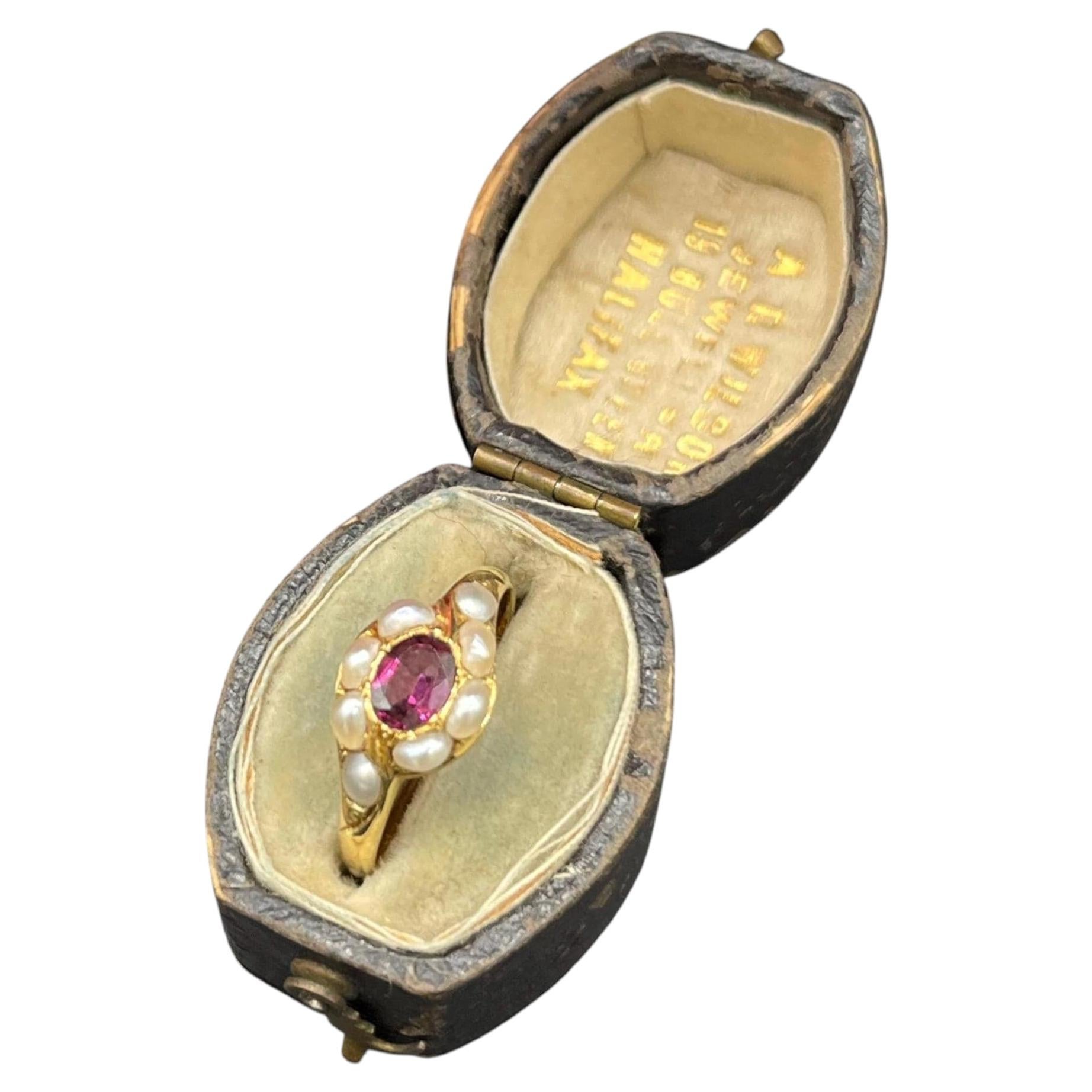 How do you identify antique jewelry?