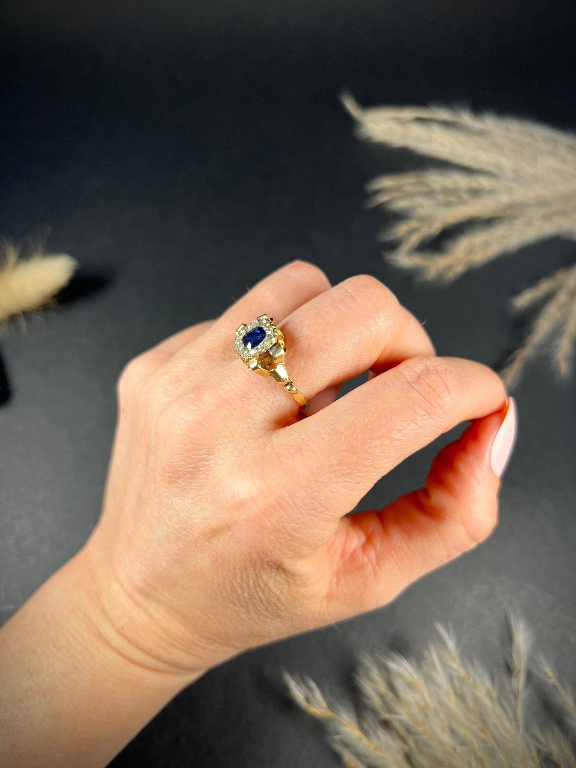 Women's or Men's Antique 18ct Gold Victorian Sapphire Diamond Cluster Ring Lovely Split Shoulders For Sale
