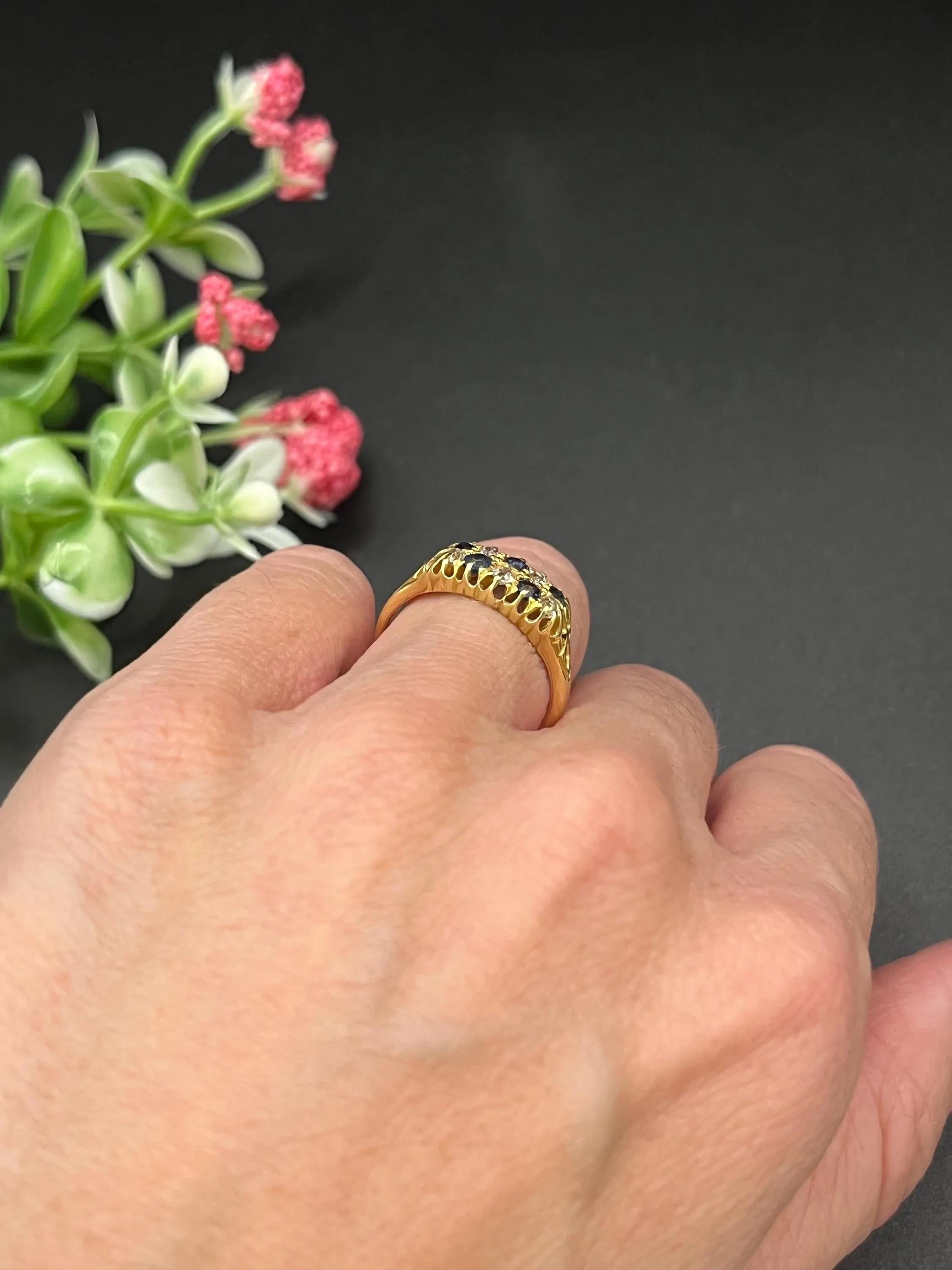 Victorien Bague ancienne à double rangée de saphirs et de diamants en or 18ct de style victorien, circa 1890 en vente