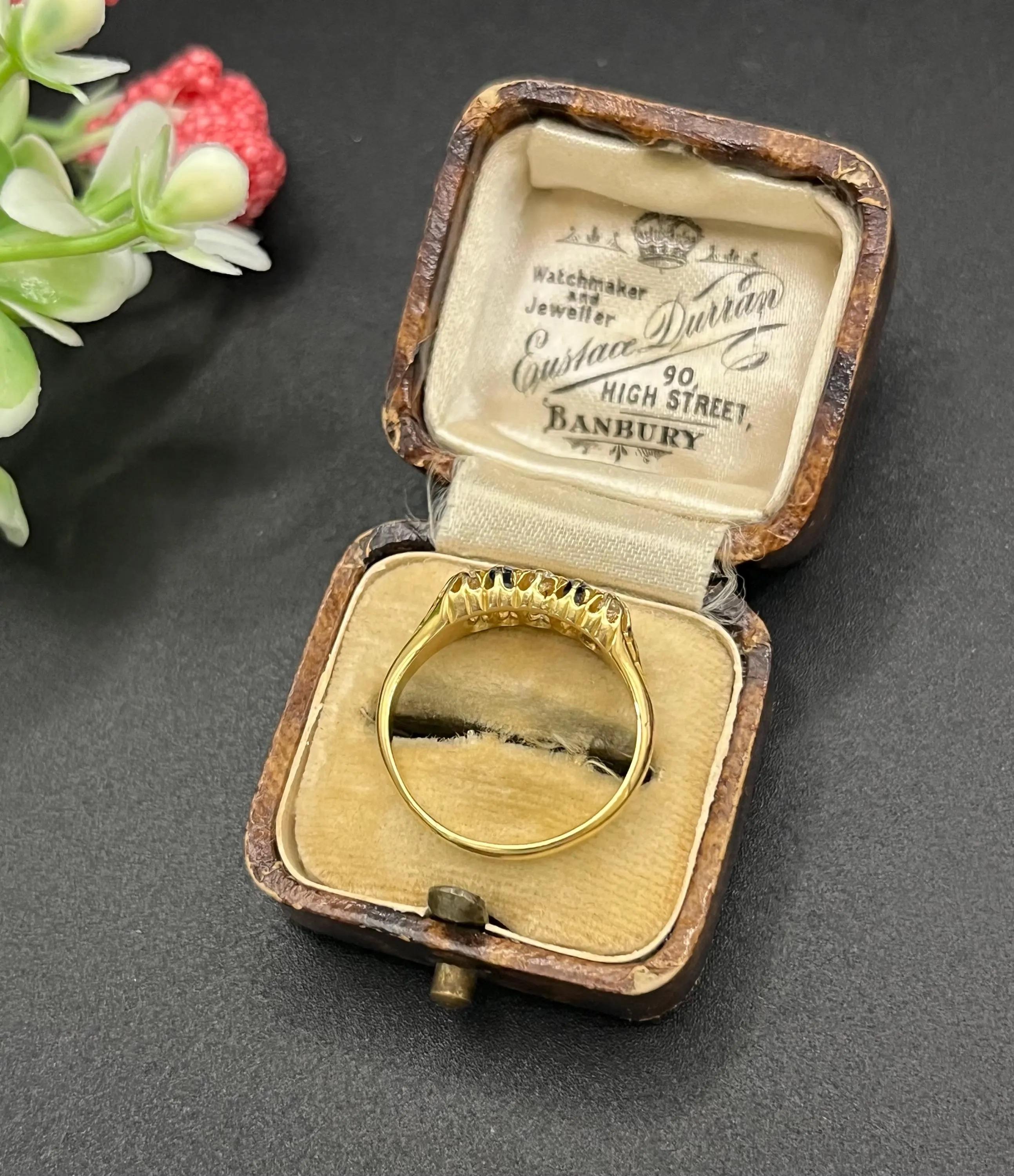 Bague ancienne à double rangée de saphirs et de diamants en or 18ct de style victorien, circa 1890 en vente 1