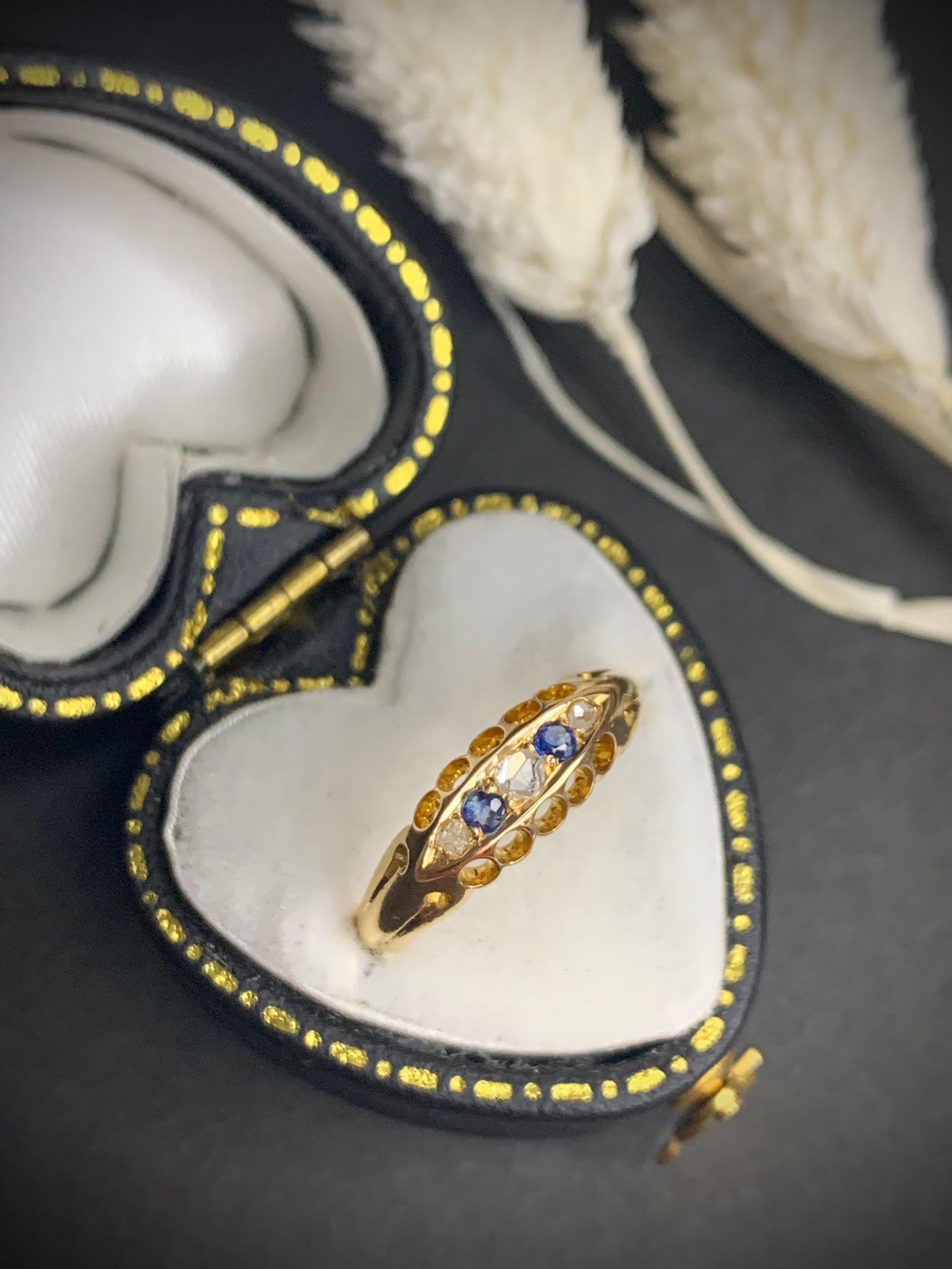 Taille mixte Bague victorienne ancienne en or 18 carats, saphir et diamants en vente