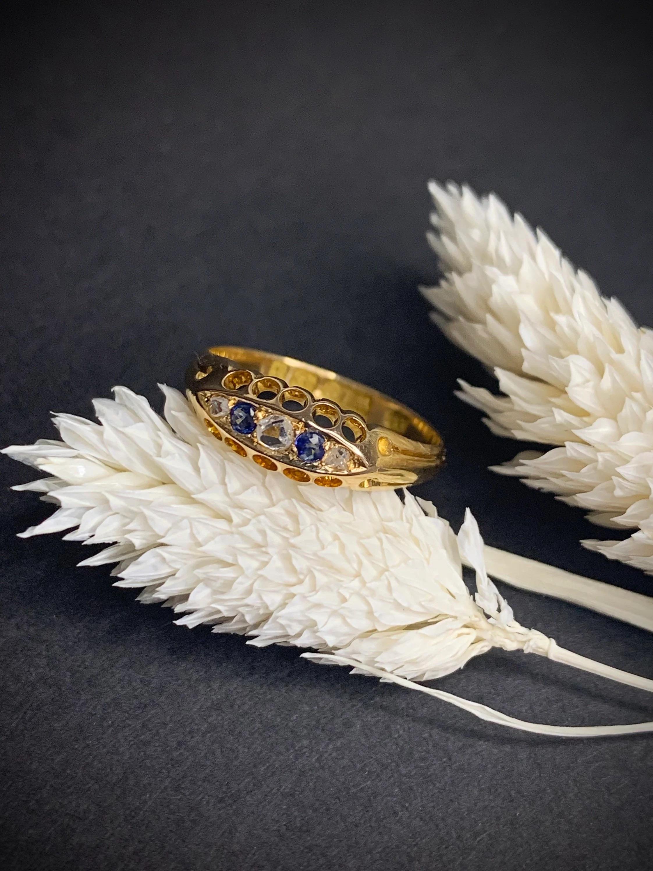 Bague victorienne ancienne en or 18 carats, saphir et diamants Unisexe en vente