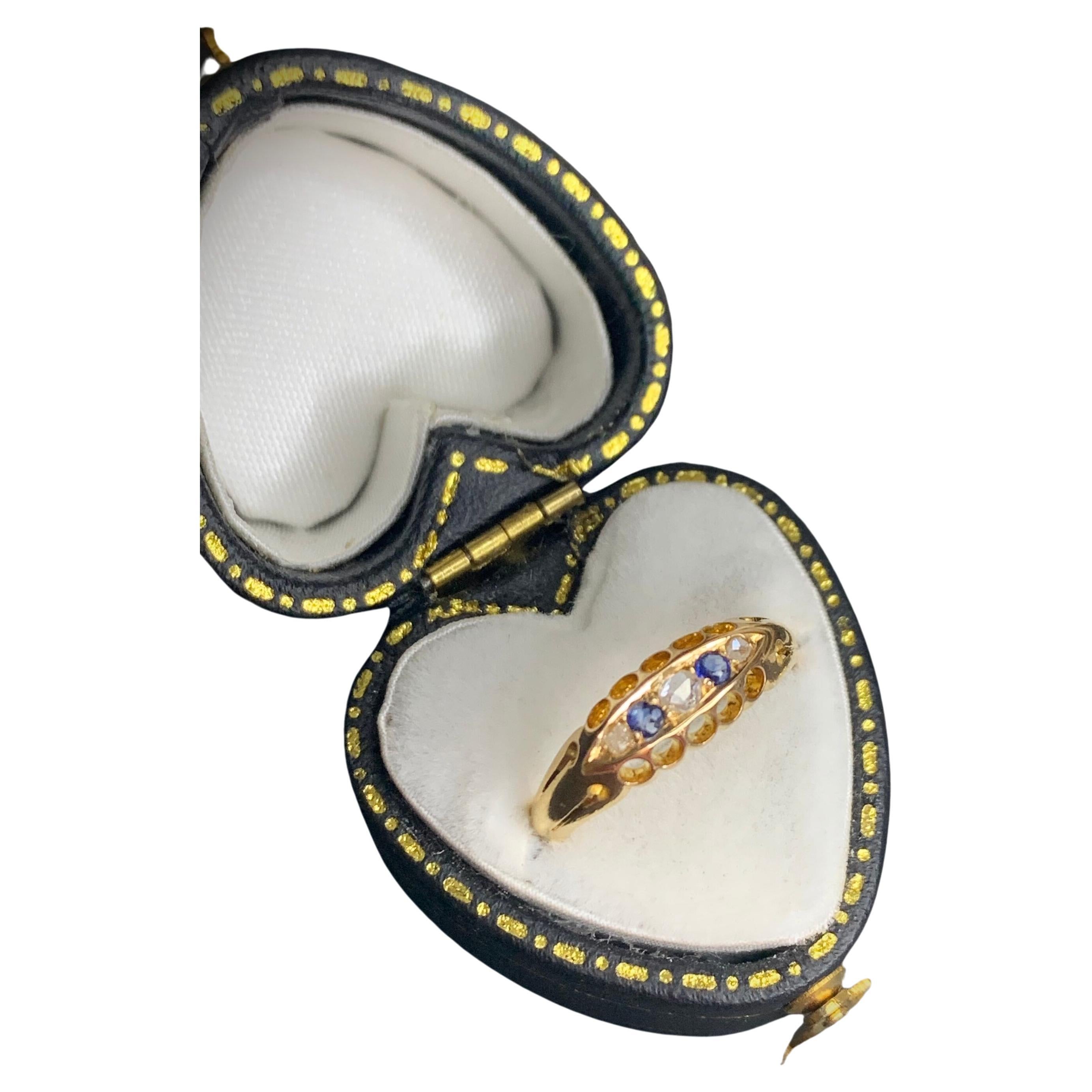 Bague victorienne ancienne en or 18 carats, saphir et diamants en vente