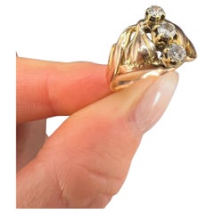 Anello antico in oro rosa 18ct, Art Nouveau con tre pietre e diamanti